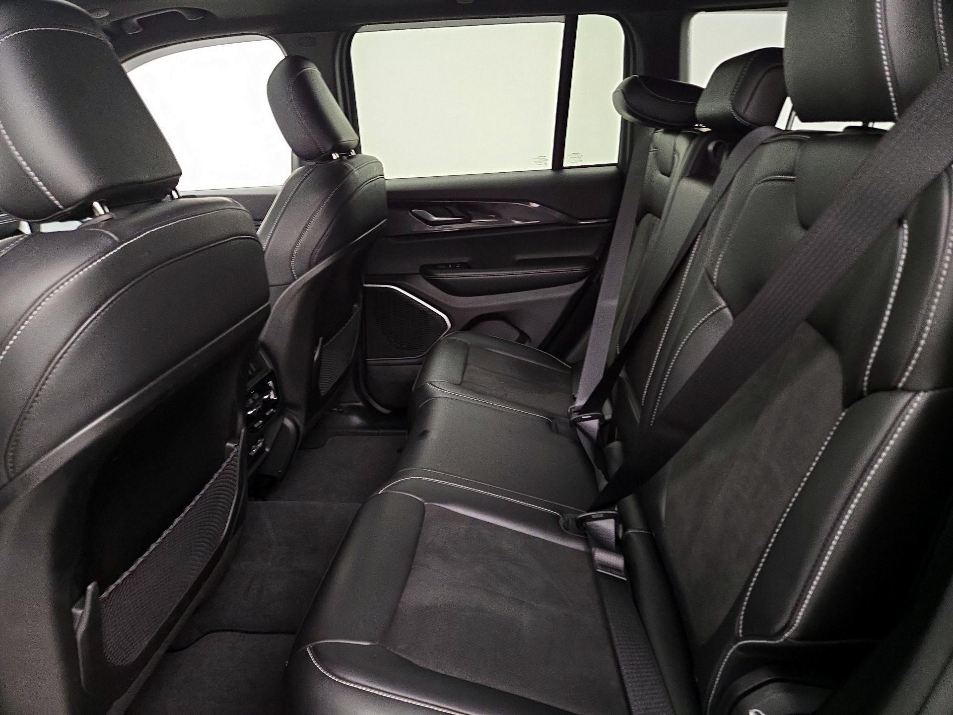 Thumbnail: 2022 Jeep Grand Cherokee - 20