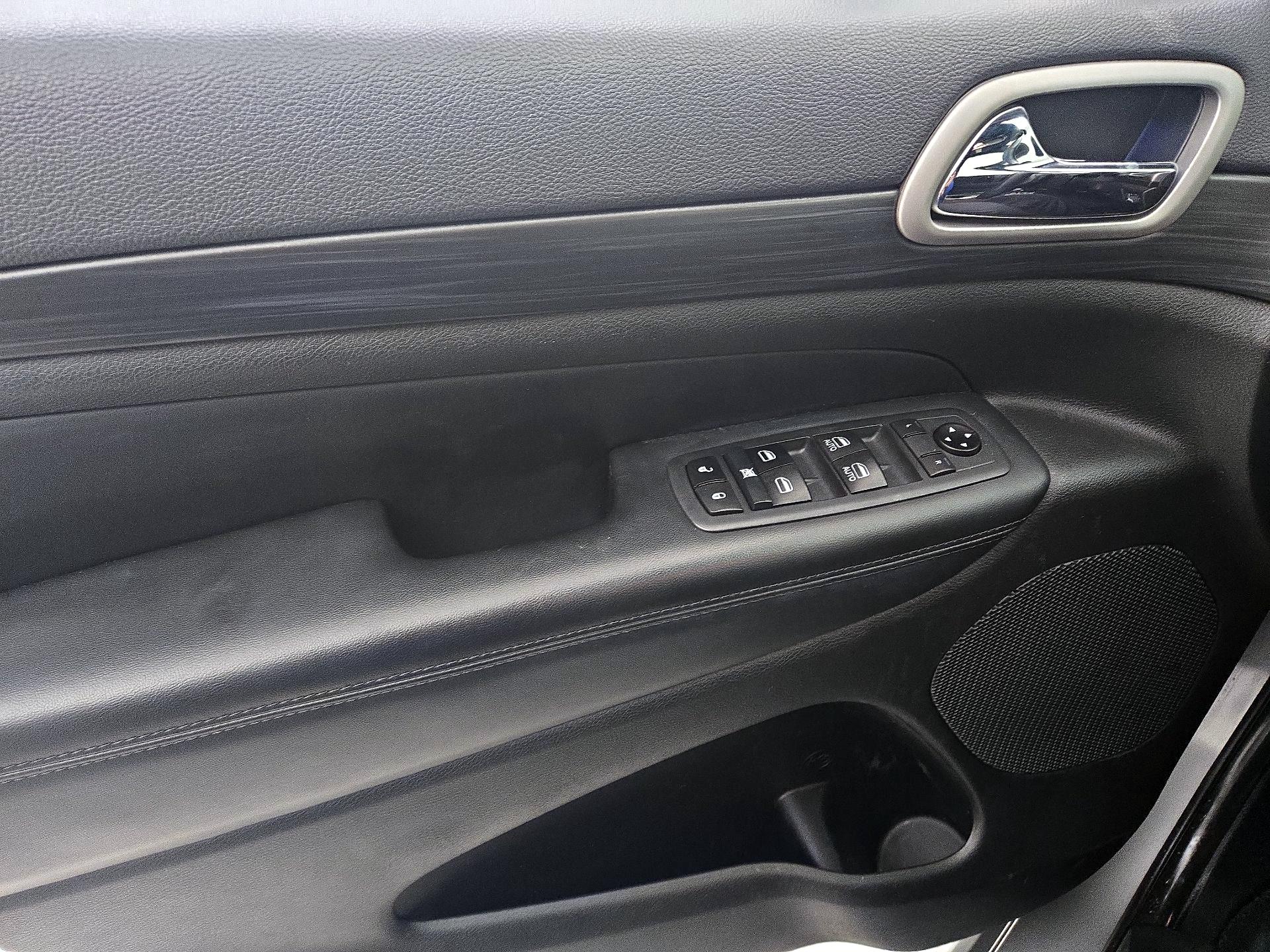 Thumbnail: 2020 Jeep Grand Cherokee - 12