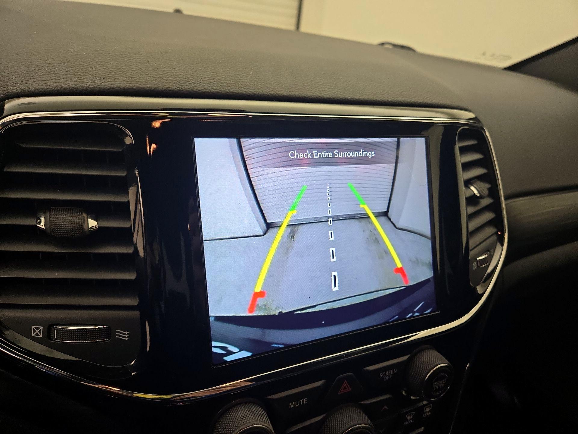 Thumbnail: 2020 Jeep Grand Cherokee - 15