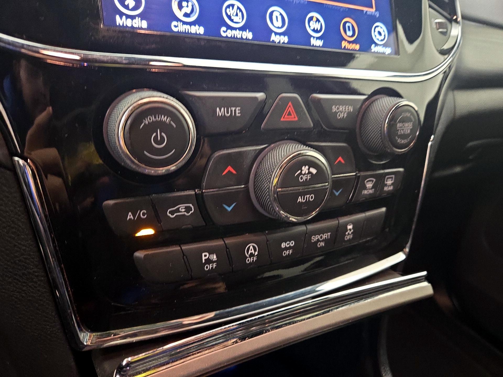 Thumbnail: 2020 Jeep Grand Cherokee - 17