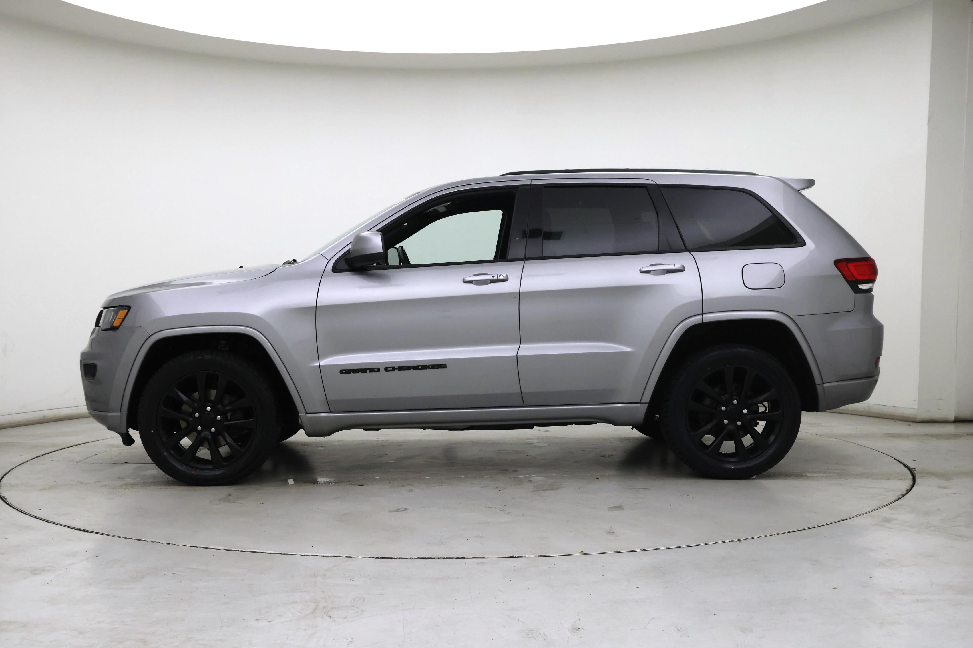 Thumbnail: 2020 Jeep Grand Cherokee - 3