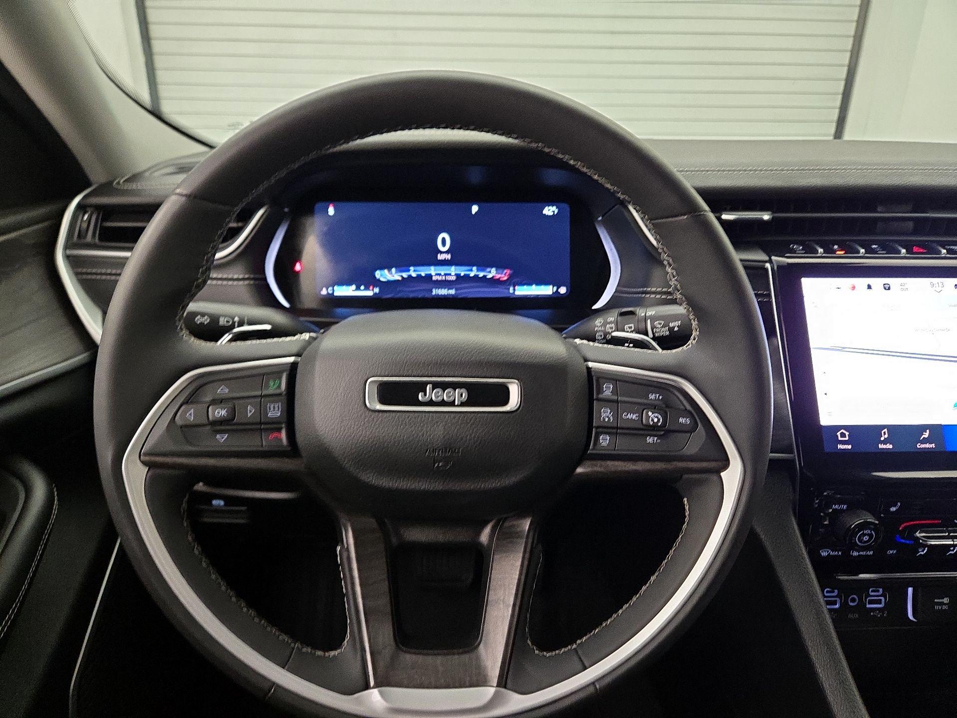 Thumbnail: 2023 Jeep Grand Cherokee - 10