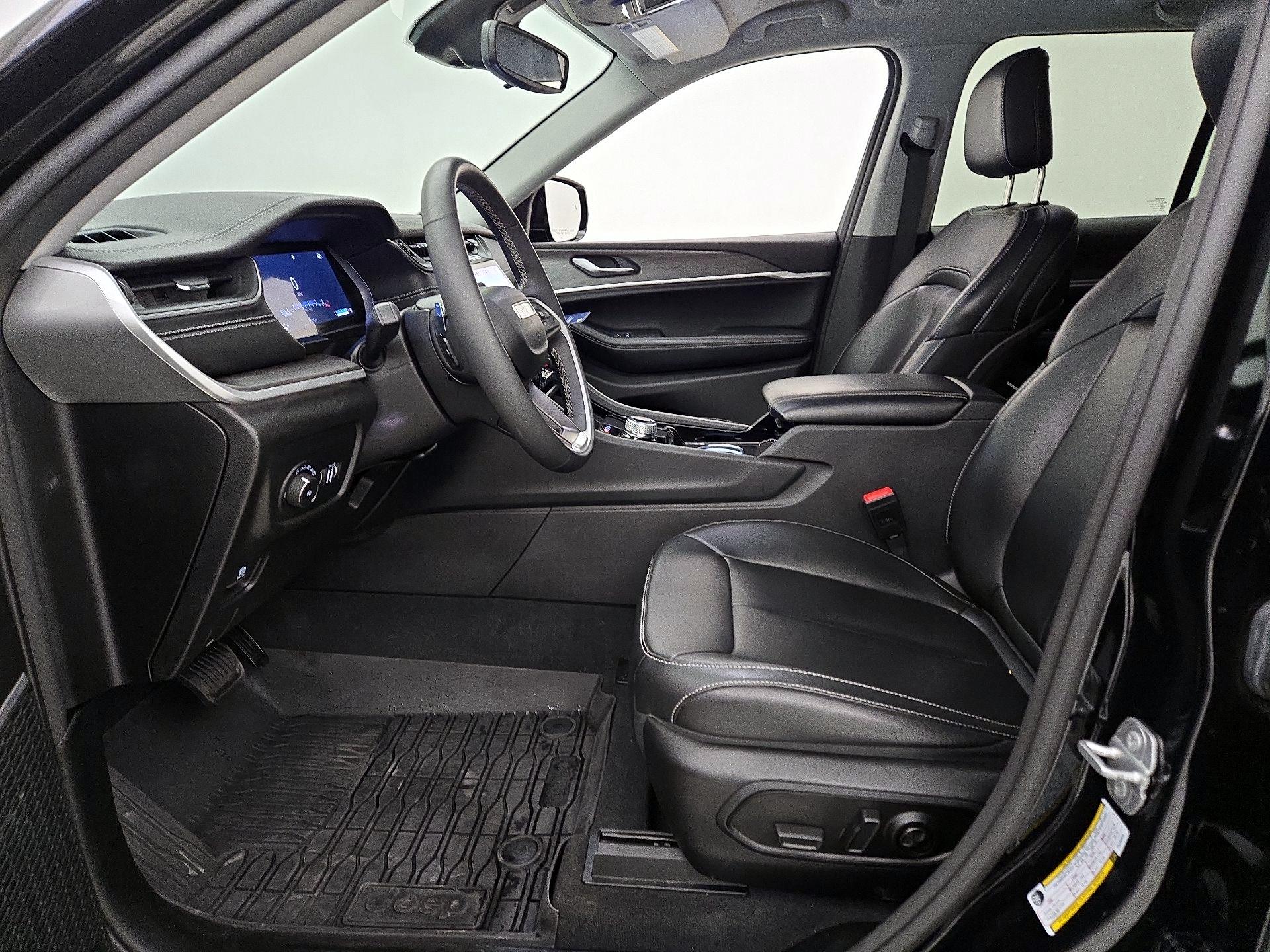 Thumbnail: 2023 Jeep Grand Cherokee - 11