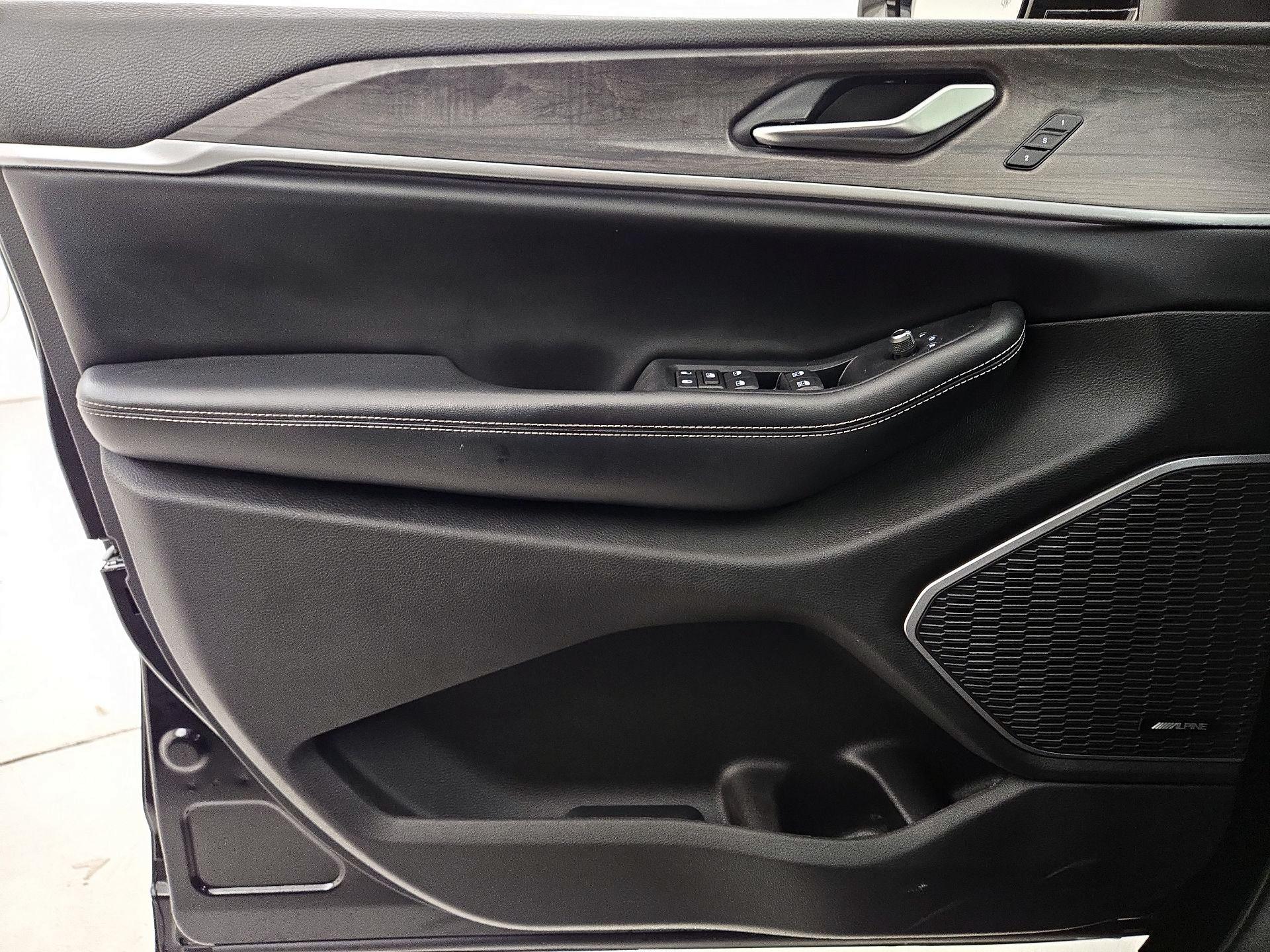 Thumbnail: 2023 Jeep Grand Cherokee - 12