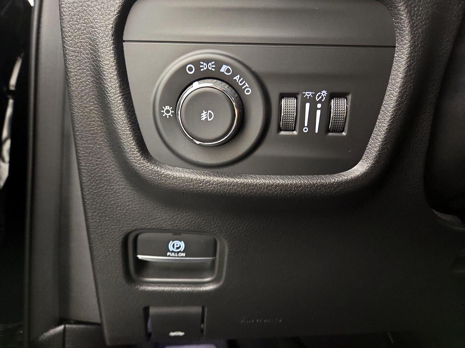 Thumbnail: 2023 Jeep Grand Cherokee - 13