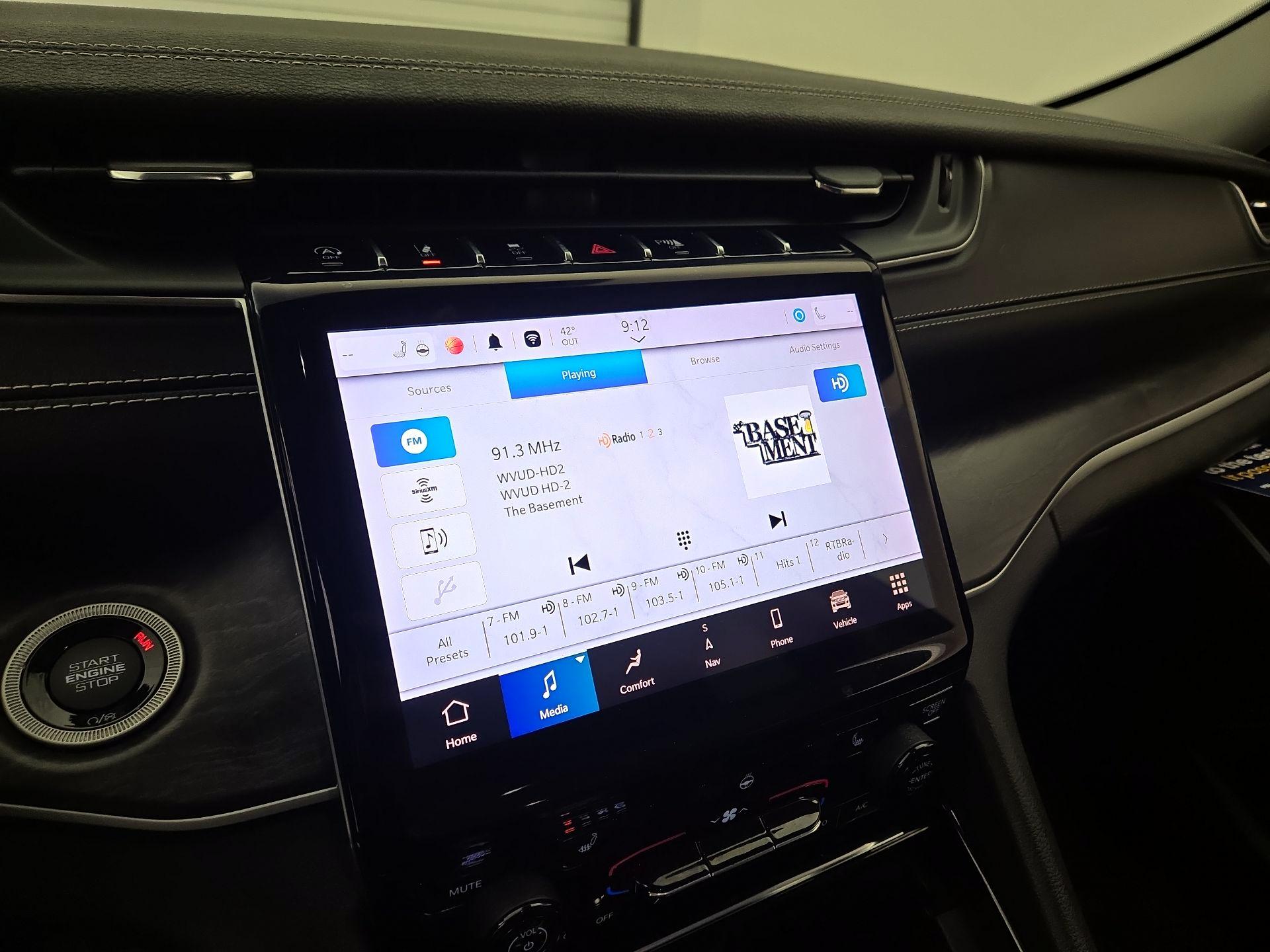 Thumbnail: 2023 Jeep Grand Cherokee - 16