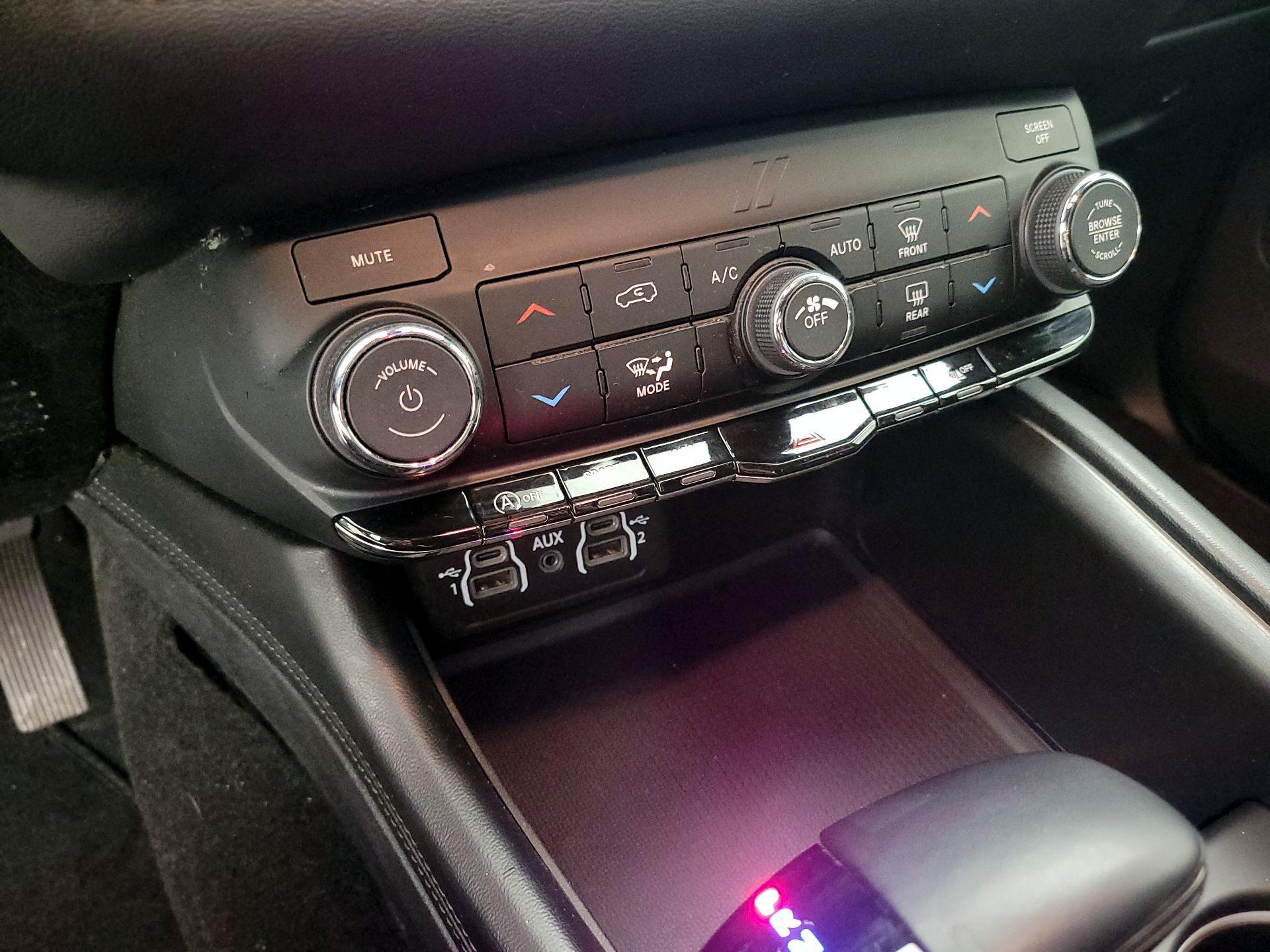 Thumbnail: 2022 Dodge Durango - 16