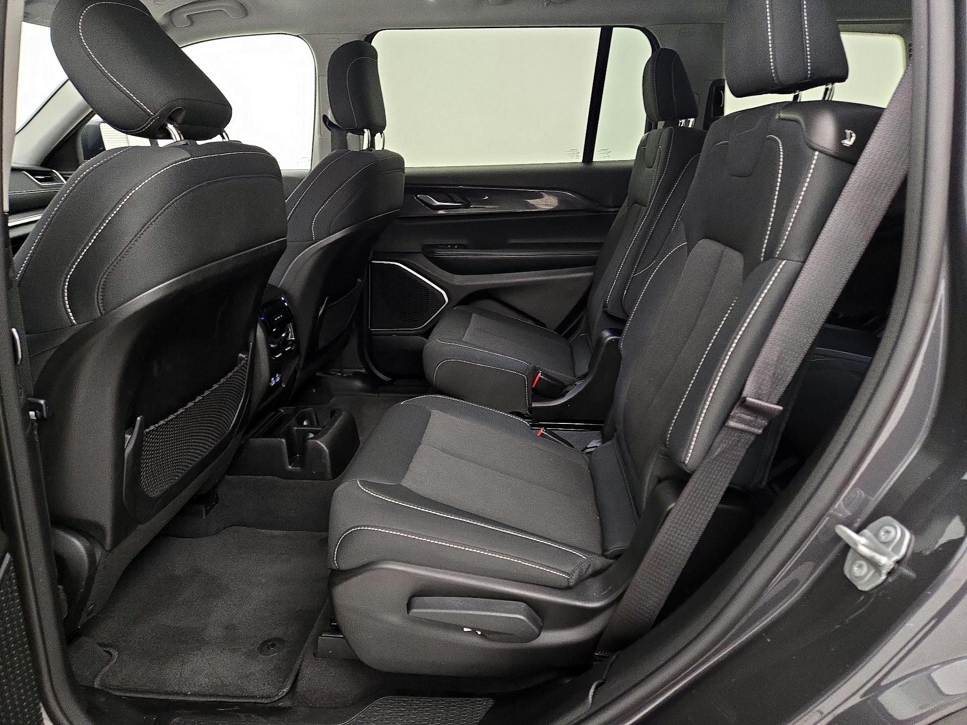 Thumbnail: 2022 Jeep Grand Cherokee L - 18