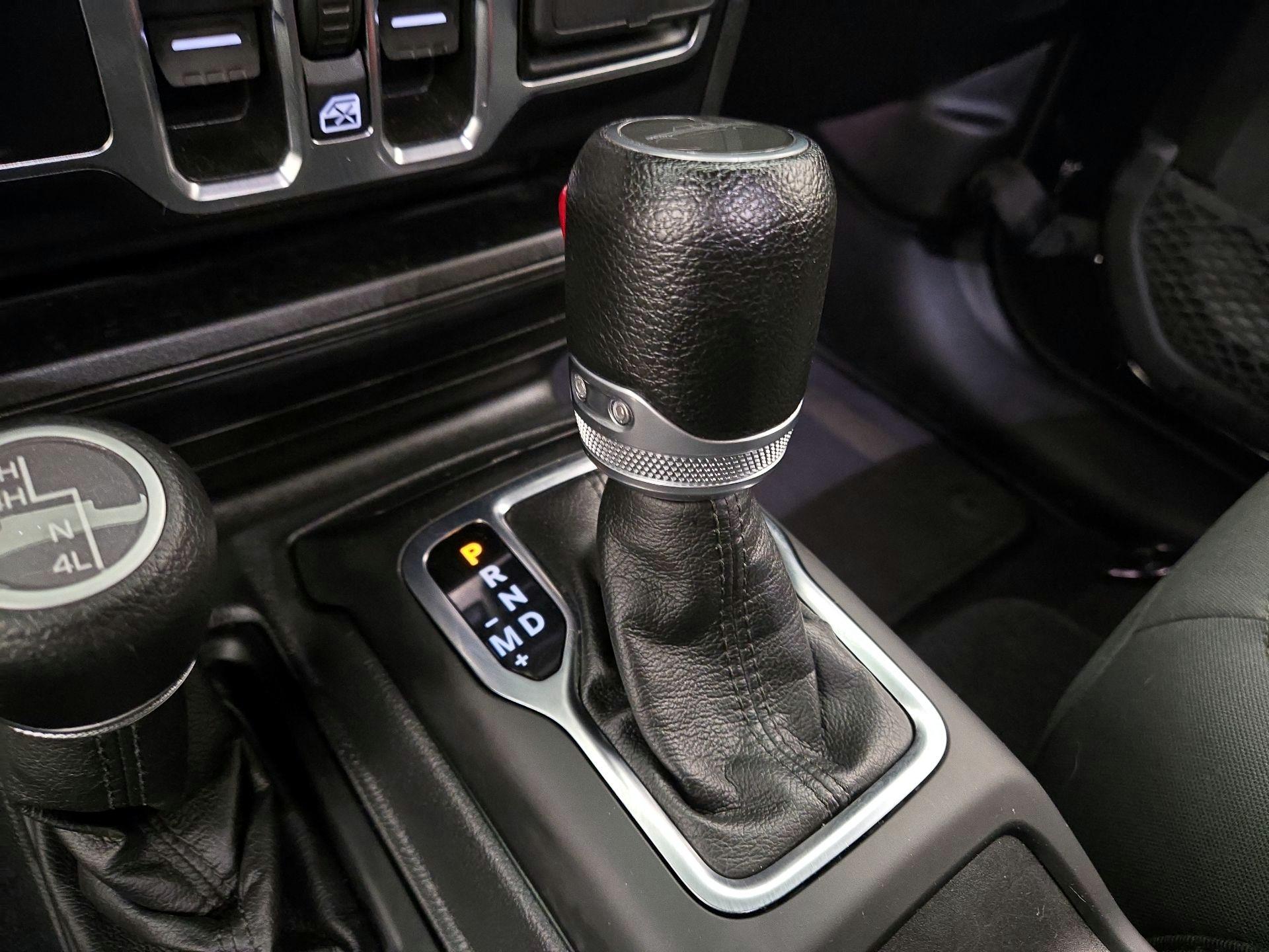 Thumbnail: 2022 Jeep Gladiator - 17