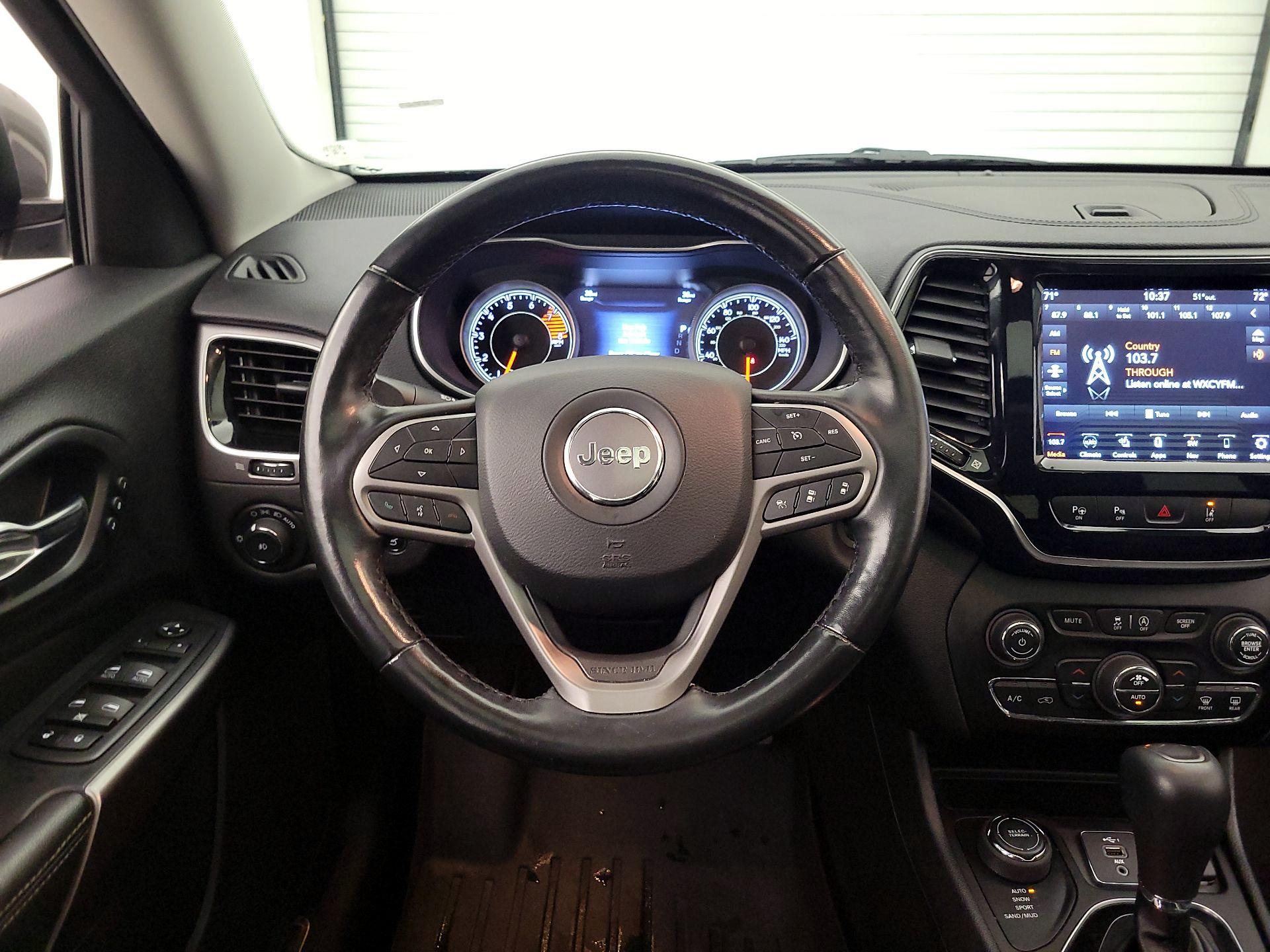 Thumbnail: 2021 Jeep Cherokee - 10