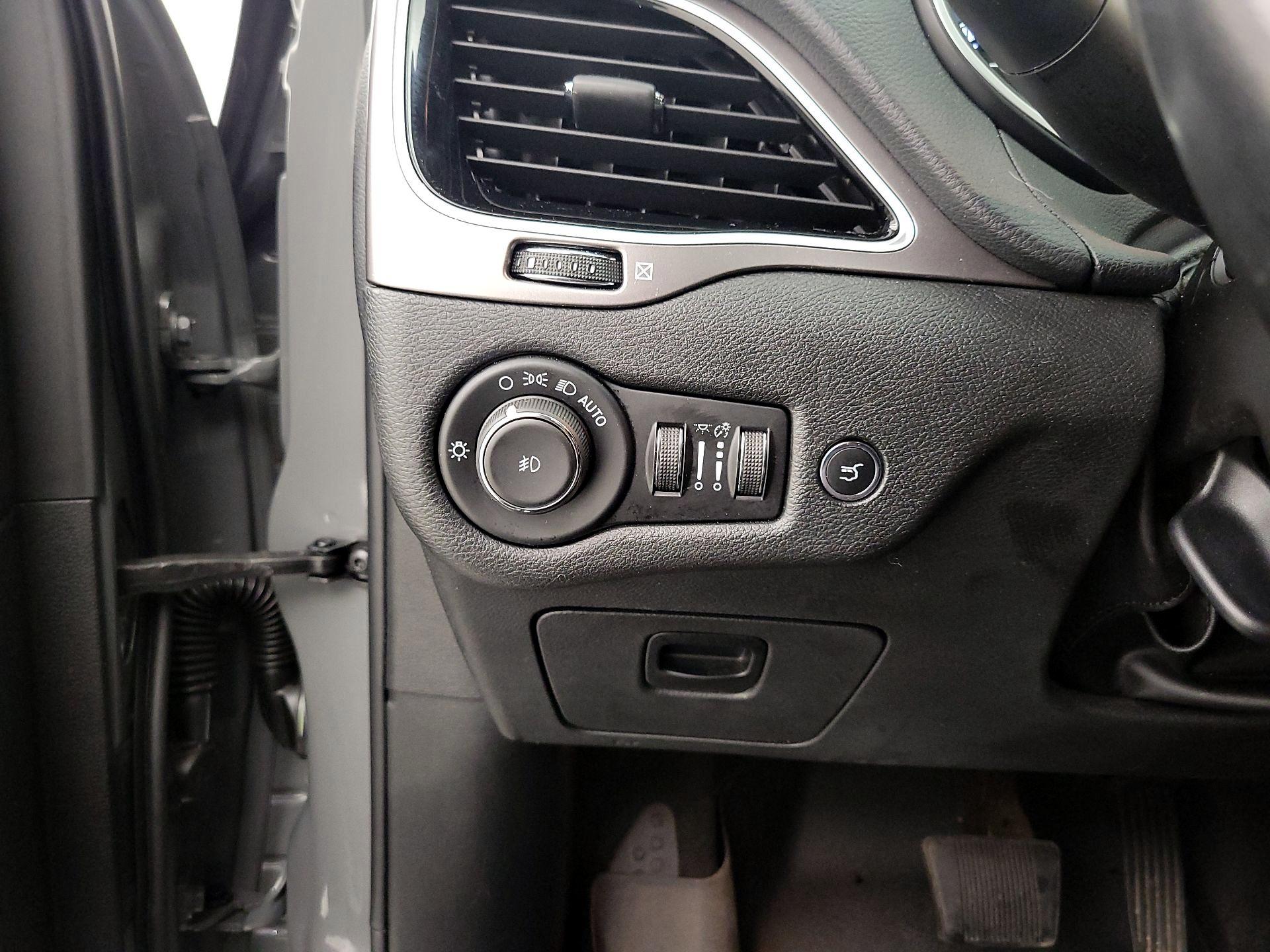 Thumbnail: 2021 Jeep Cherokee - 13