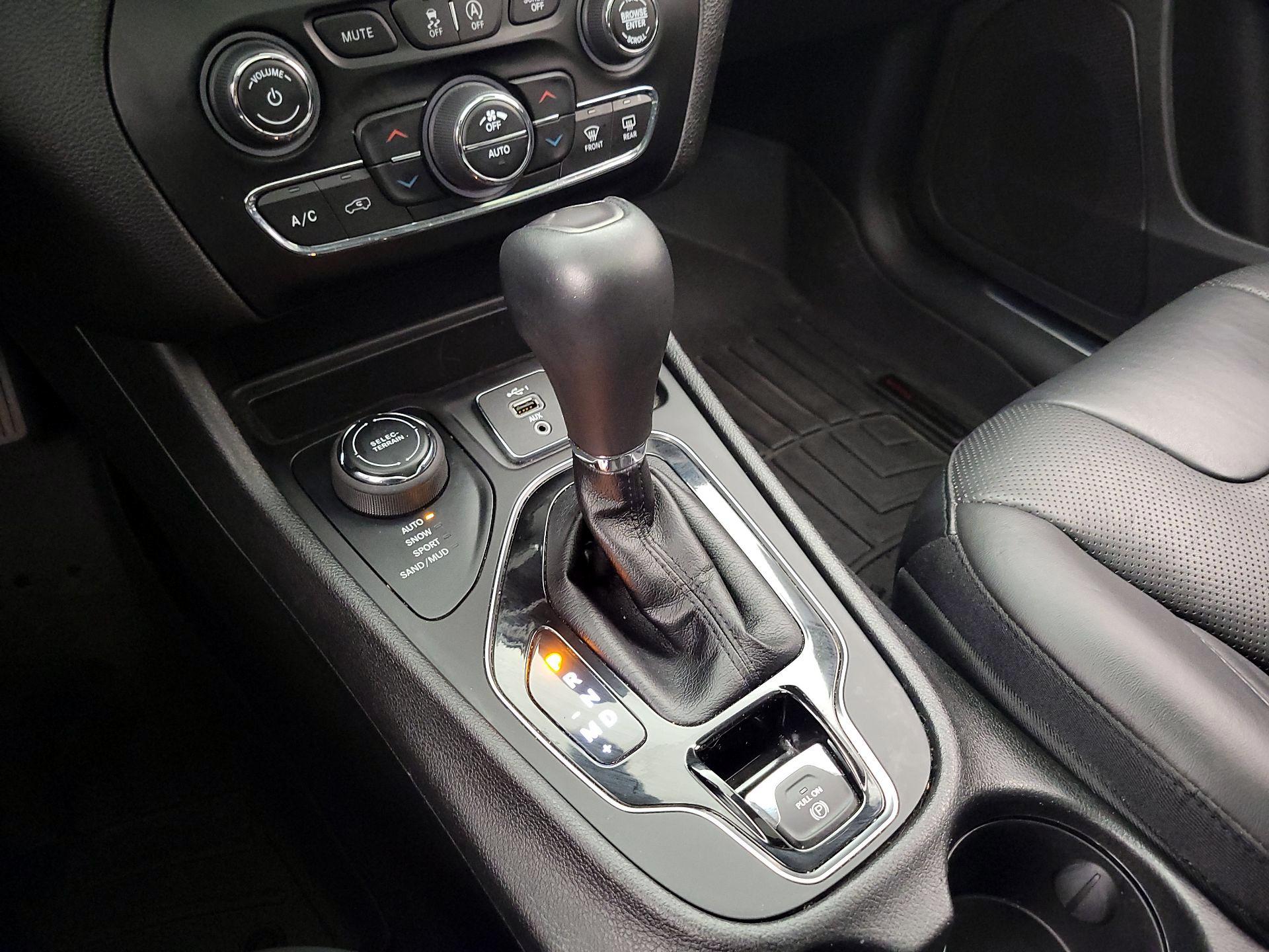 Thumbnail: 2021 Jeep Cherokee - 17