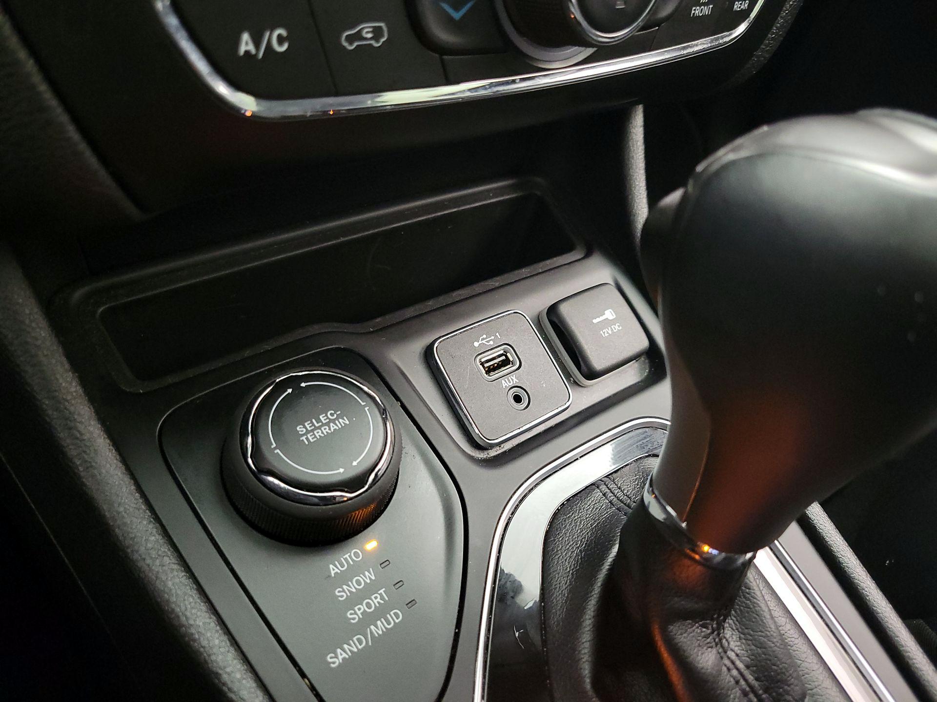 Thumbnail: 2021 Jeep Cherokee - 18