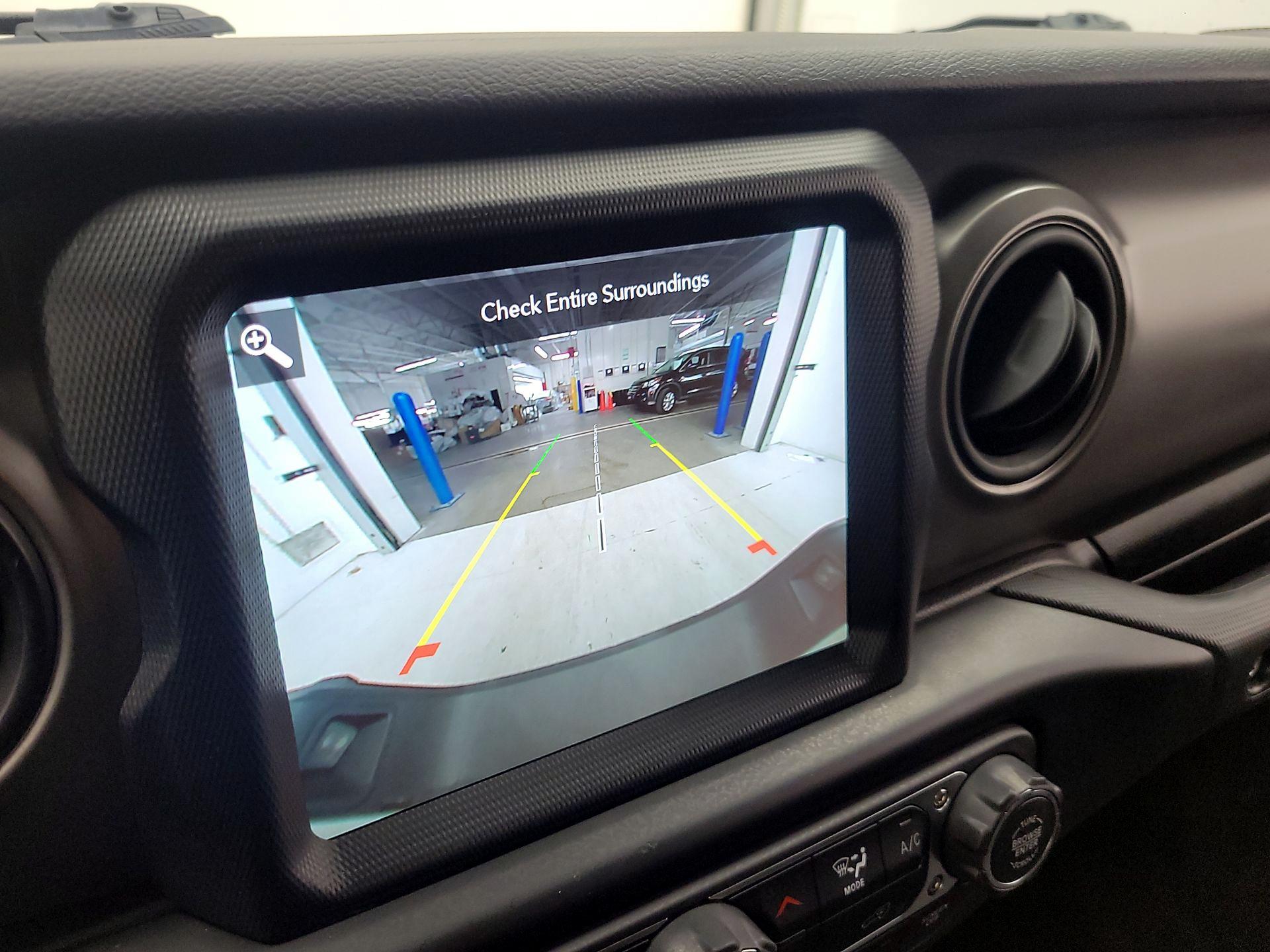 Thumbnail: 2023 Jeep Gladiator - 15