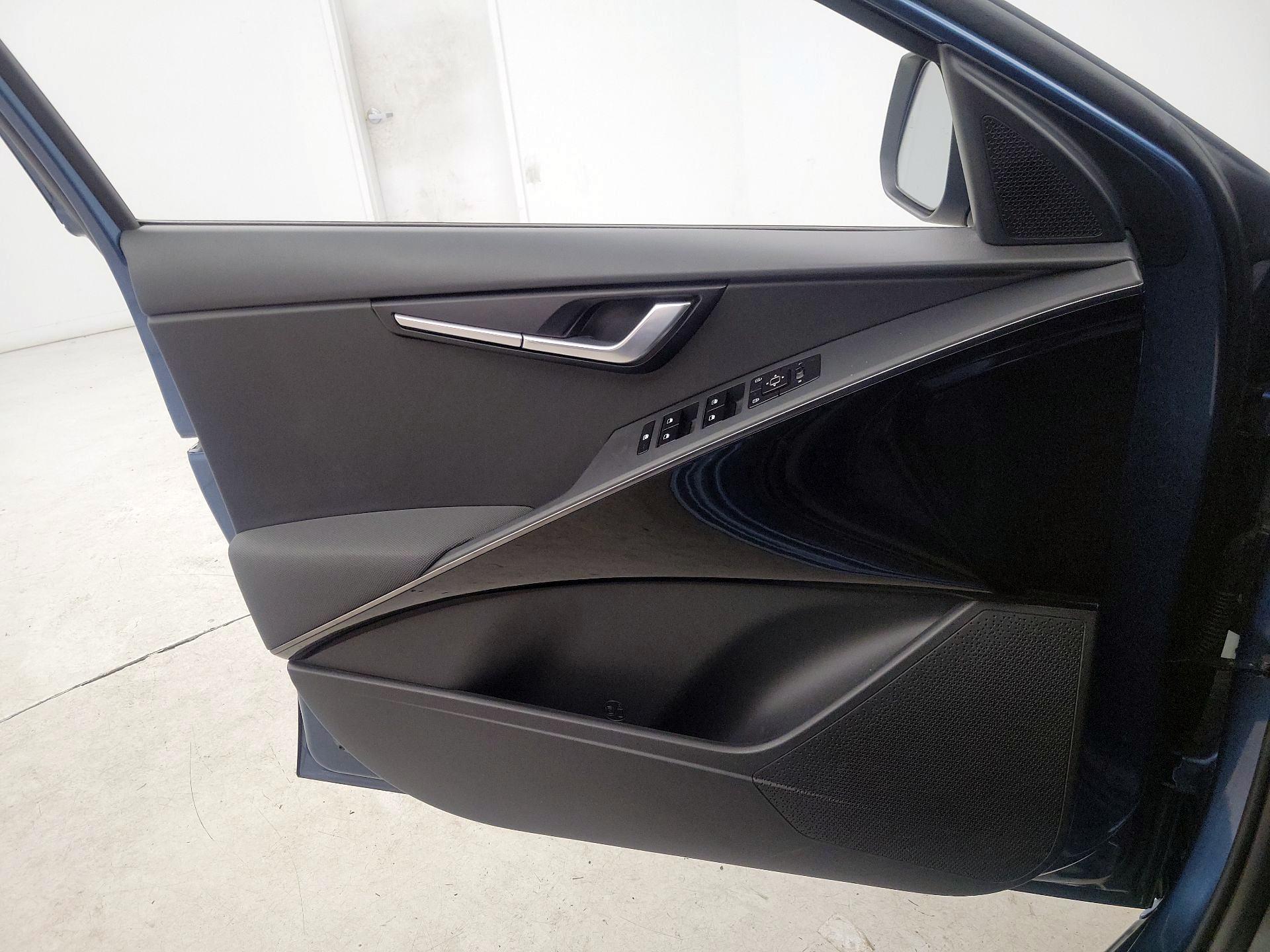 Thumbnail: 2023 Kia Niro - 12