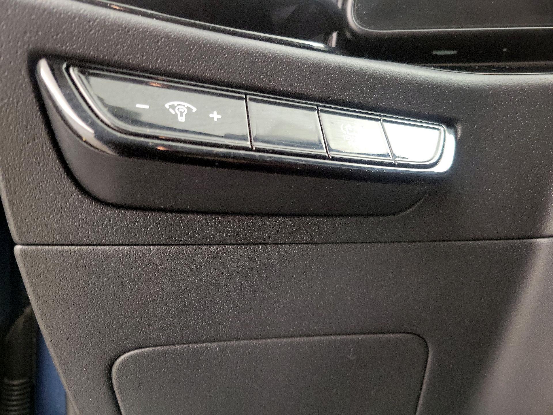 Thumbnail: 2023 Kia Niro - 13