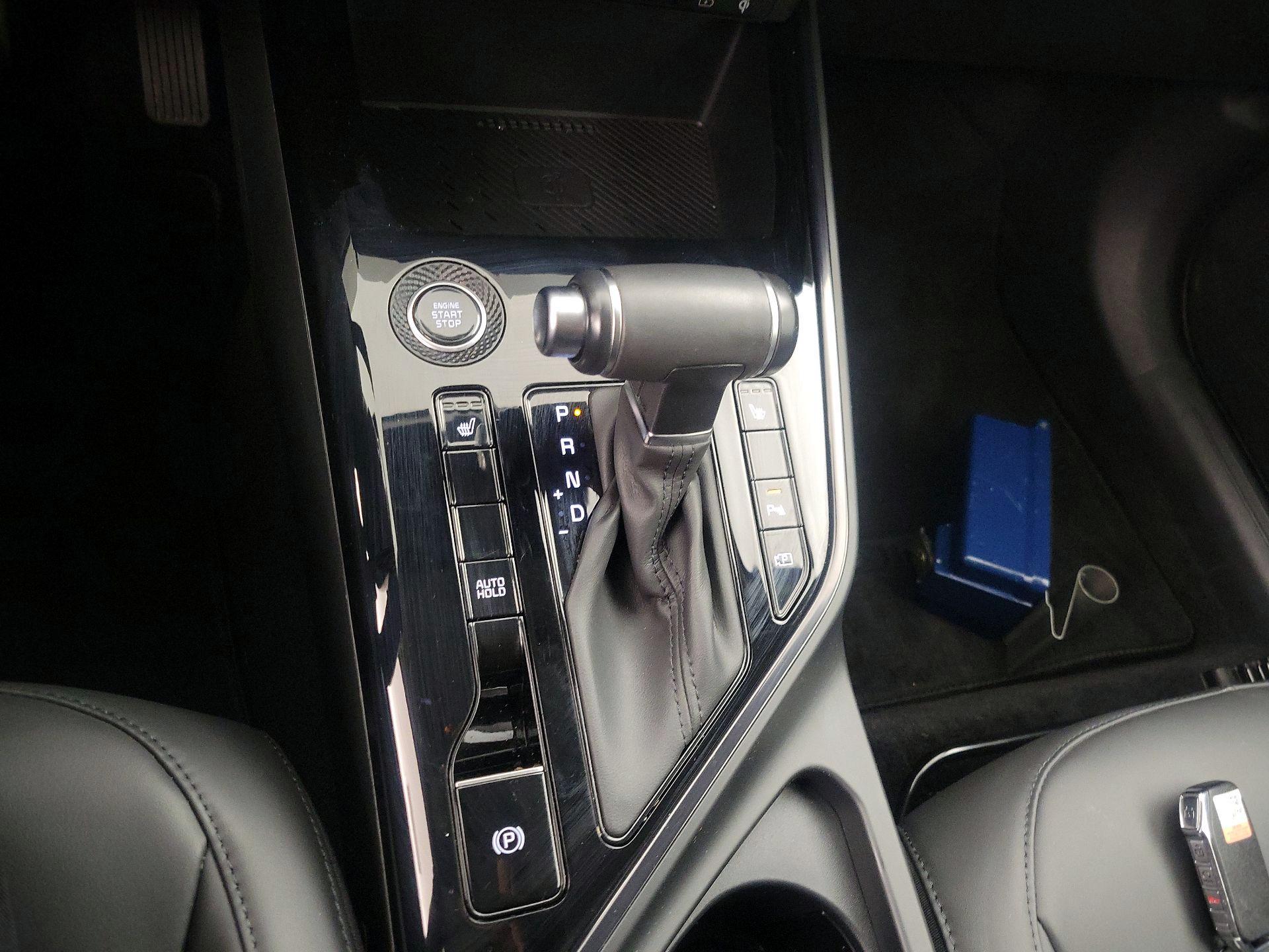 Thumbnail: 2023 Kia Niro - 17