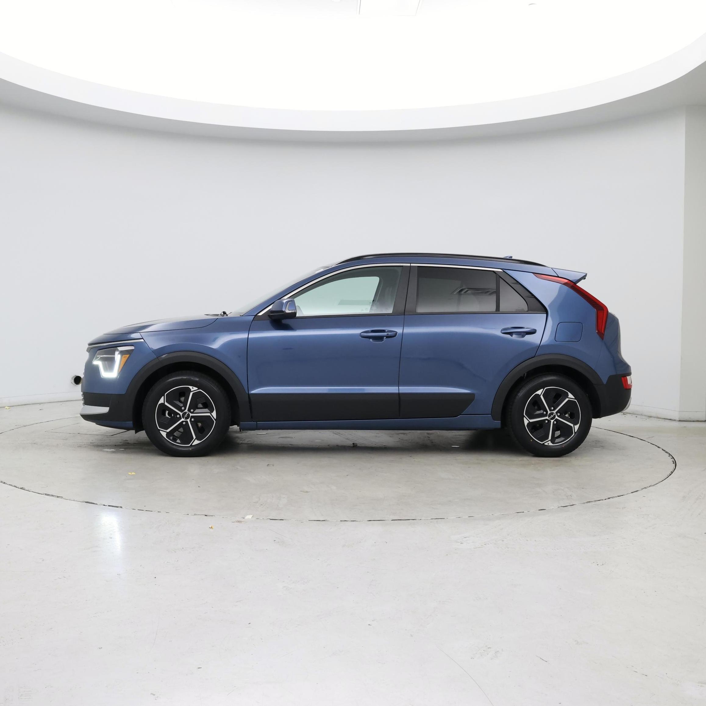 Thumbnail: 2023 Kia Niro - 3