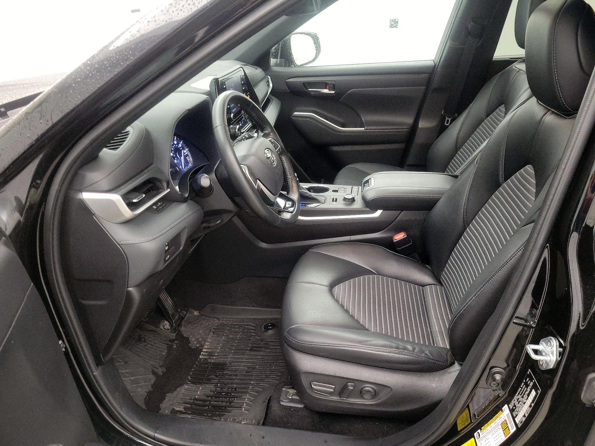 Thumbnail: 2022 Toyota Highlander - 11