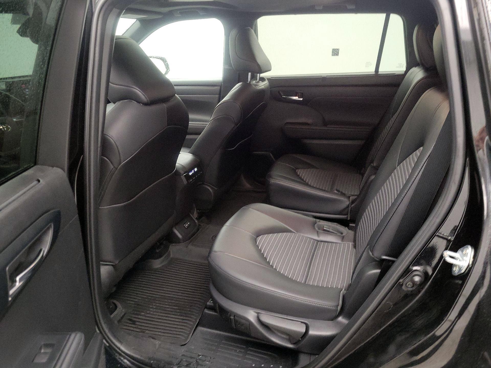 Thumbnail: 2022 Toyota Highlander - 20