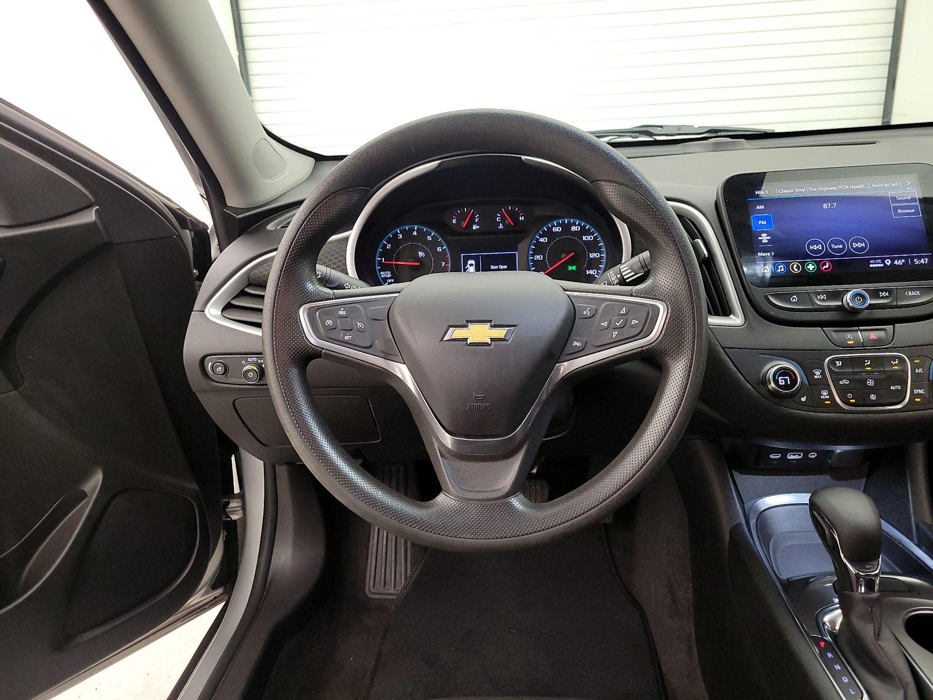 Thumbnail: 2022 Chevrolet Malibu - 10