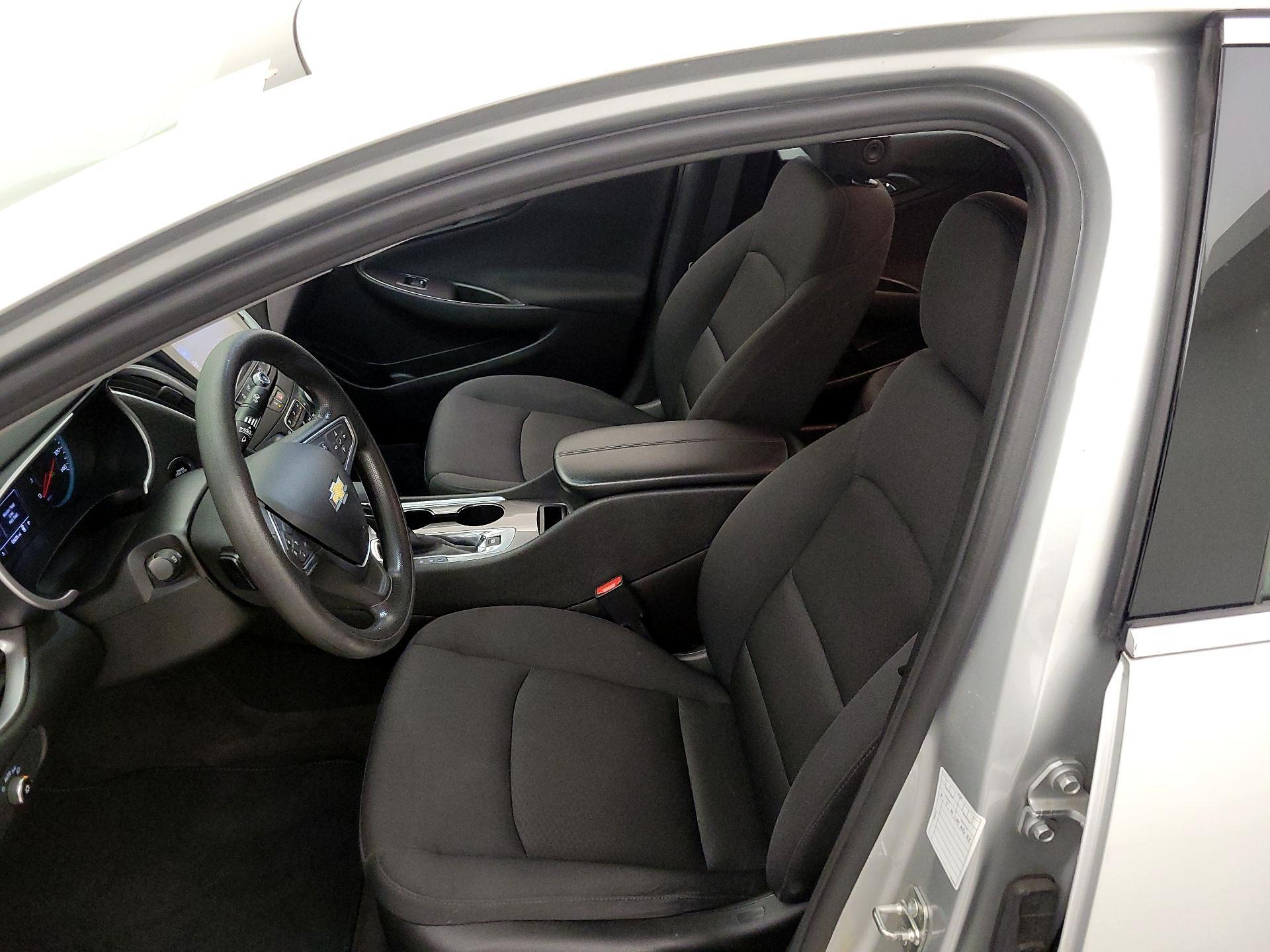 Thumbnail: 2022 Chevrolet Malibu - 11