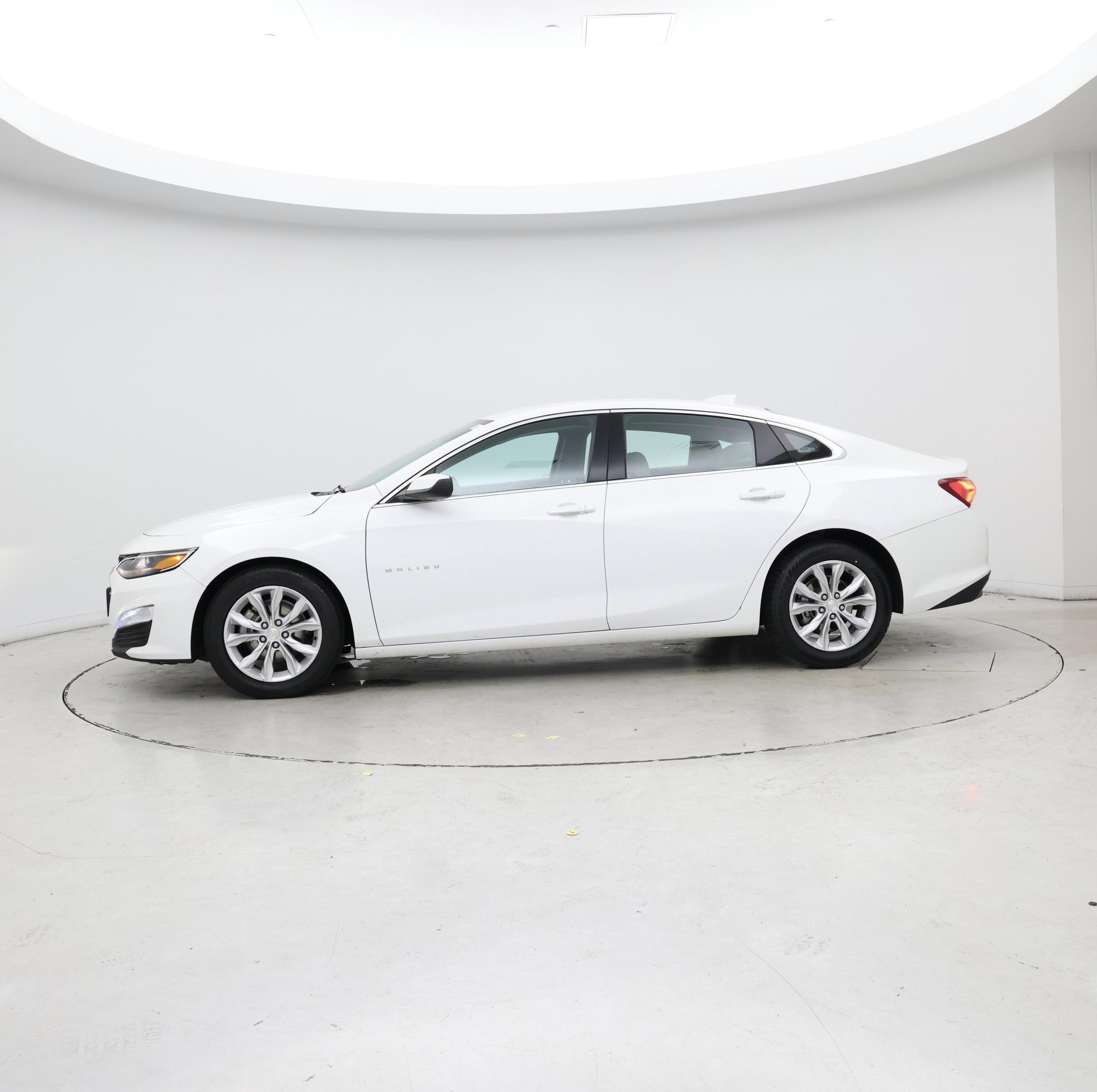 Thumbnail: 2022 Chevrolet Malibu - 3