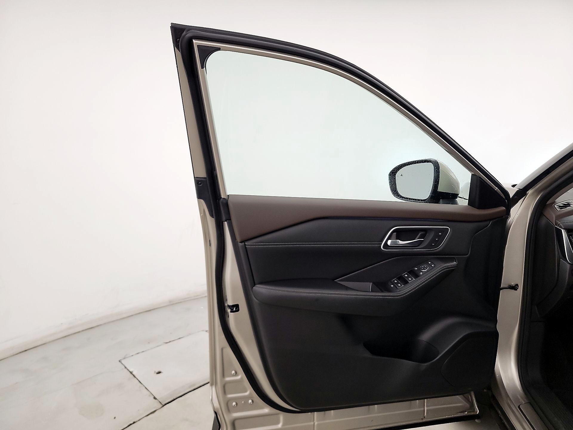 Thumbnail: 2022 Nissan Rogue - 12