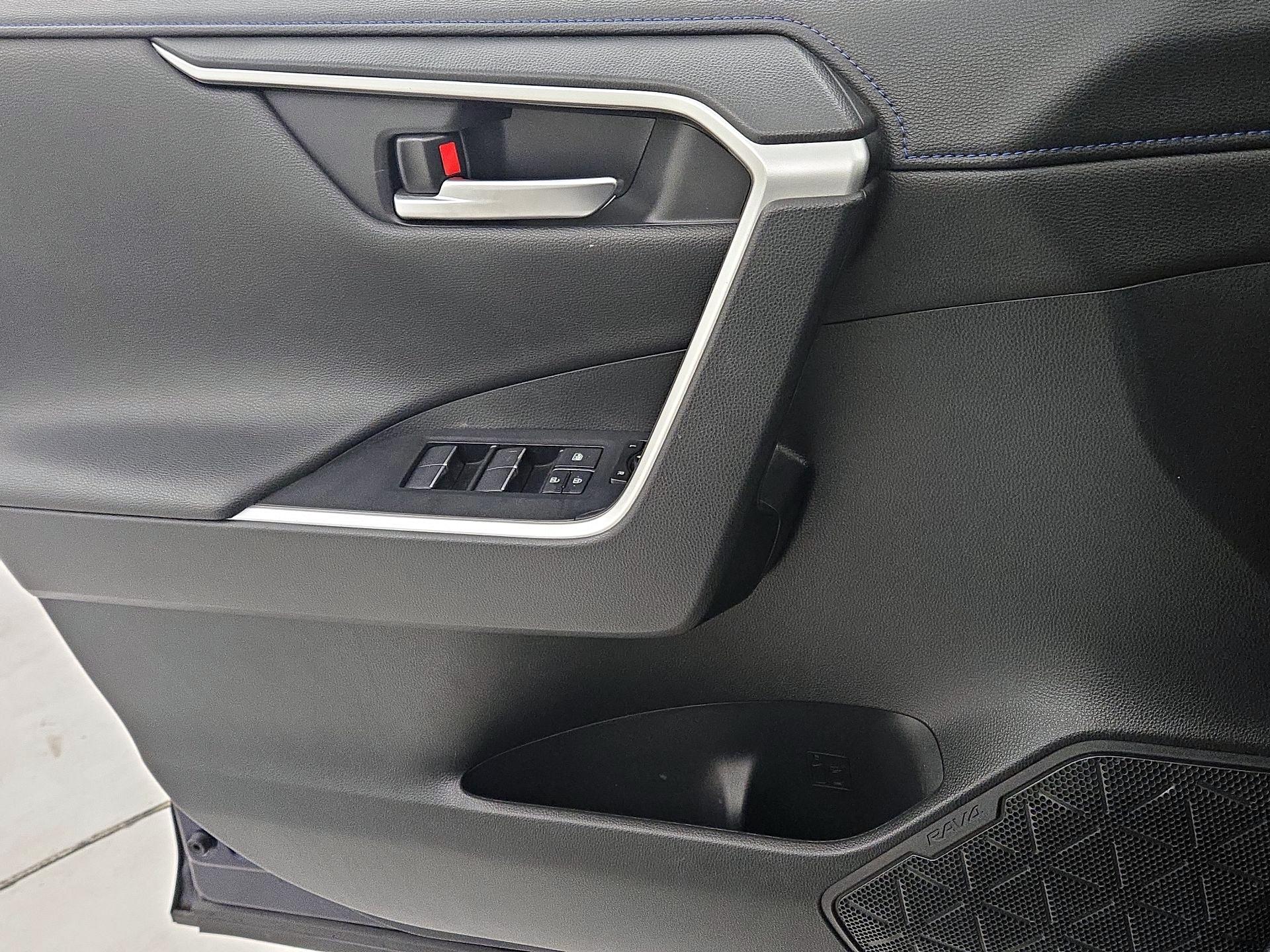 Thumbnail: 2020 Toyota RAV4 - 12