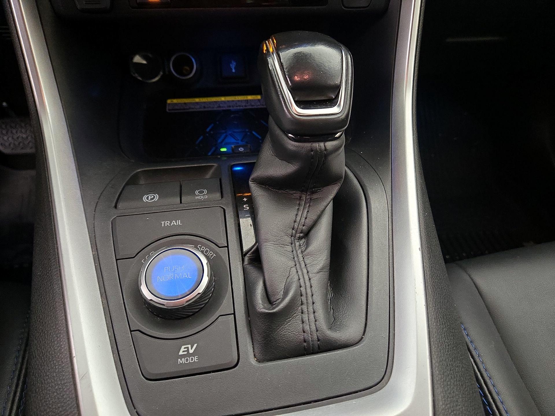 Thumbnail: 2020 Toyota RAV4 - 15