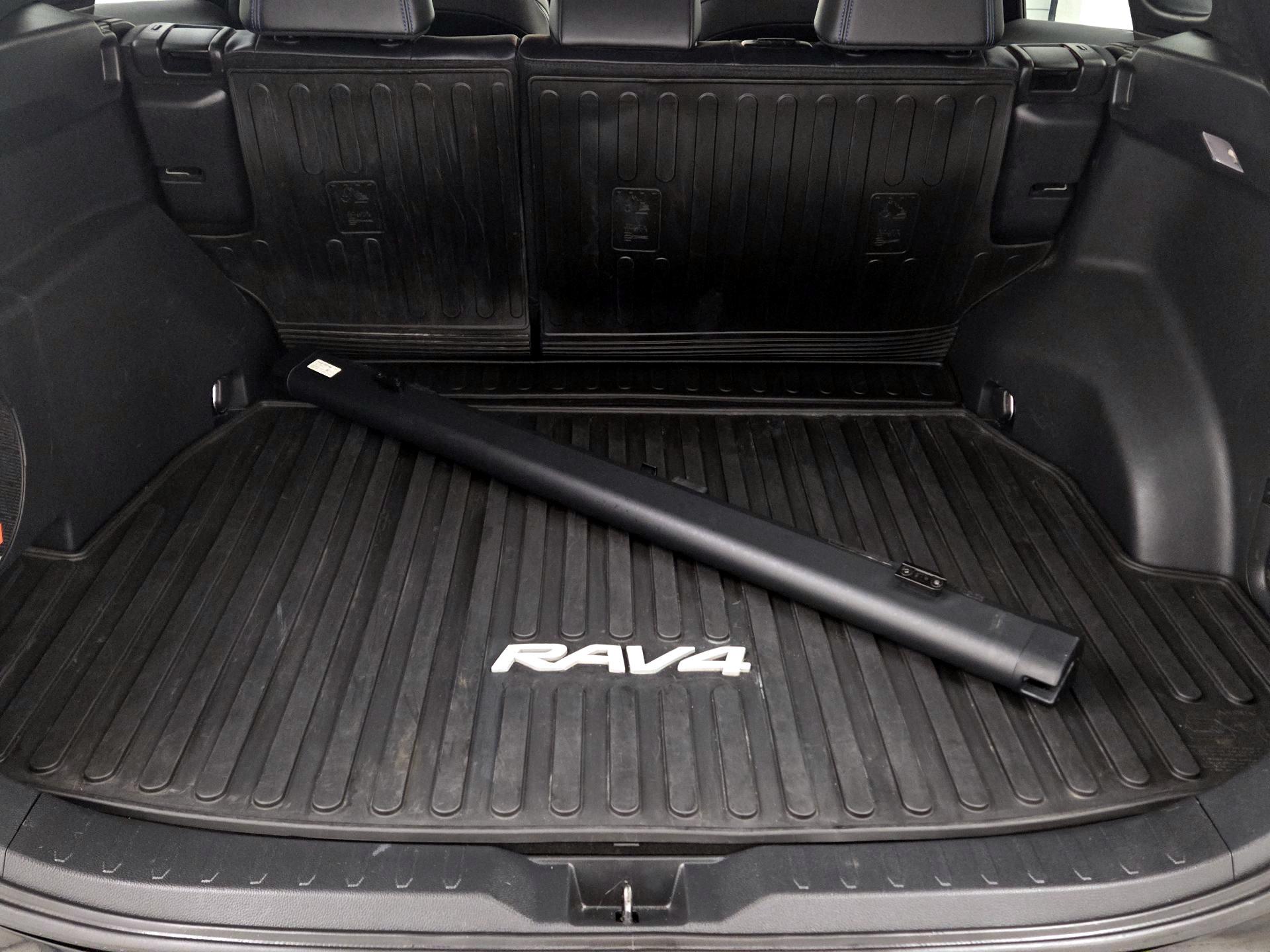 Thumbnail: 2020 Toyota RAV4 - 17