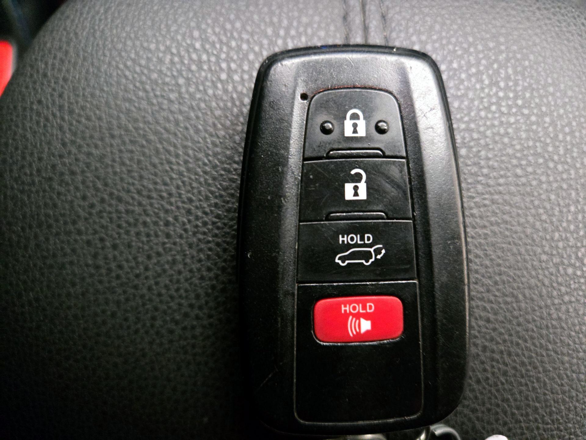 Thumbnail: 2020 Toyota RAV4 - 19