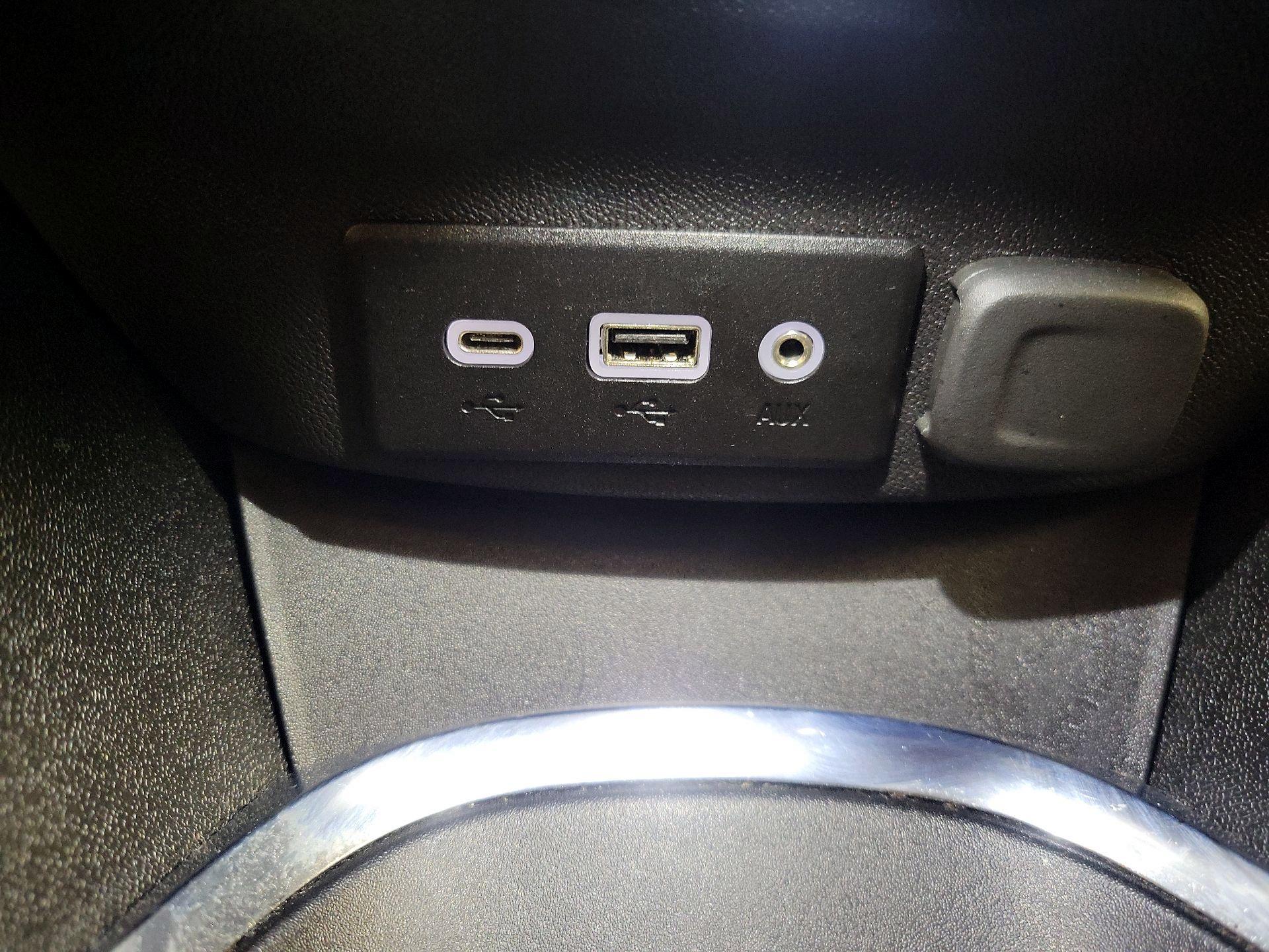 Thumbnail: 2023 Chevrolet Malibu - 18