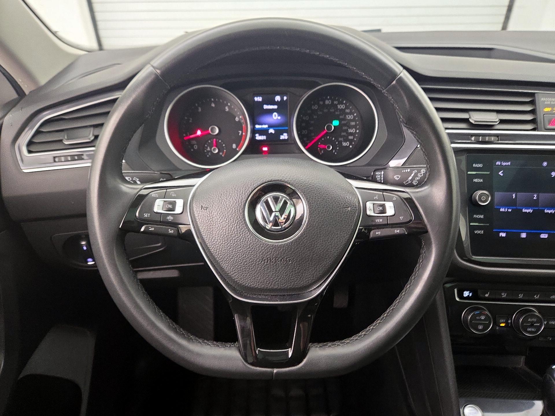 Thumbnail: 2020 Volkswagen Tiguan - 10