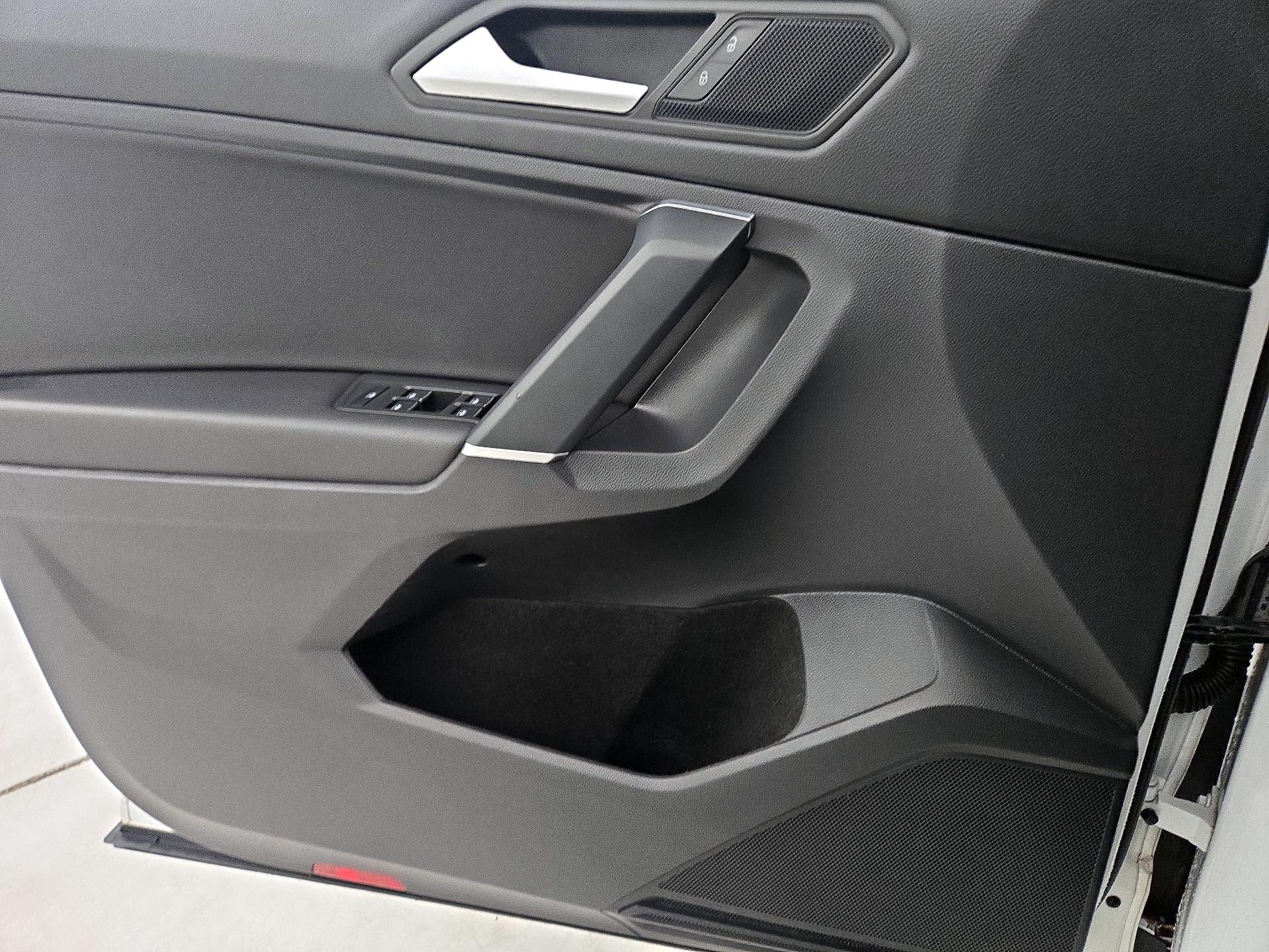 Thumbnail: 2020 Volkswagen Tiguan - 12