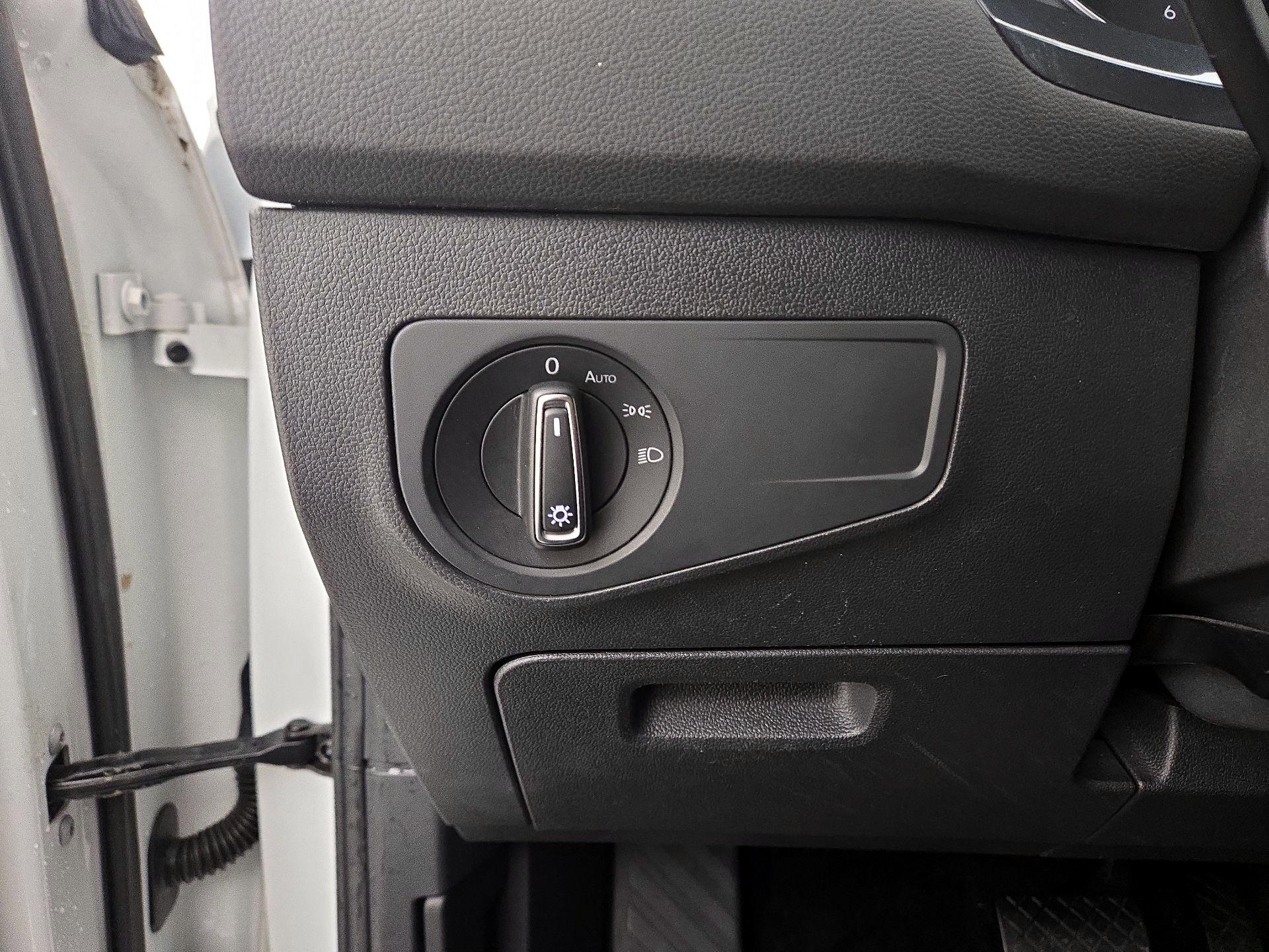 Thumbnail: 2020 Volkswagen Tiguan - 13