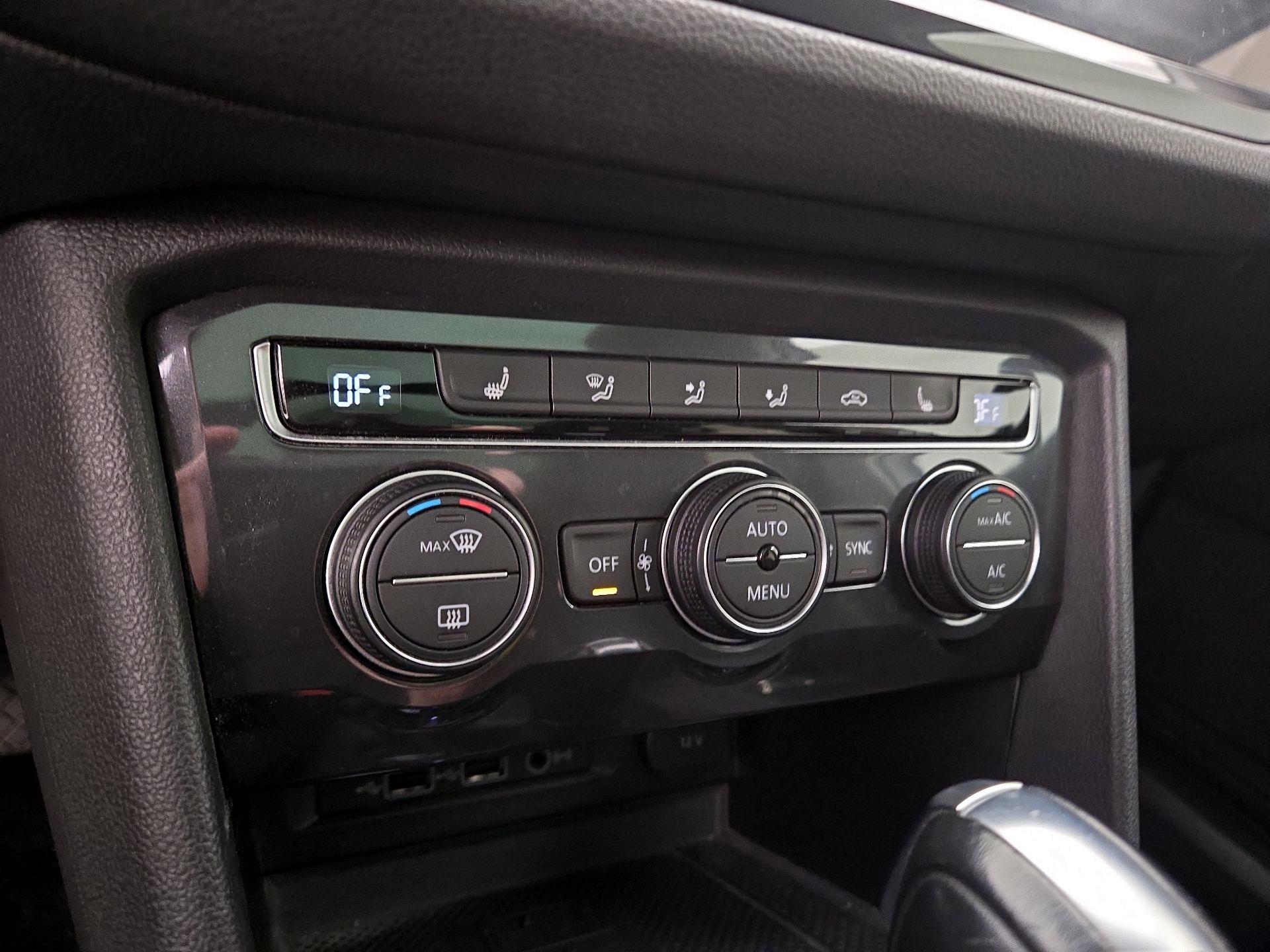 Thumbnail: 2020 Volkswagen Tiguan - 16