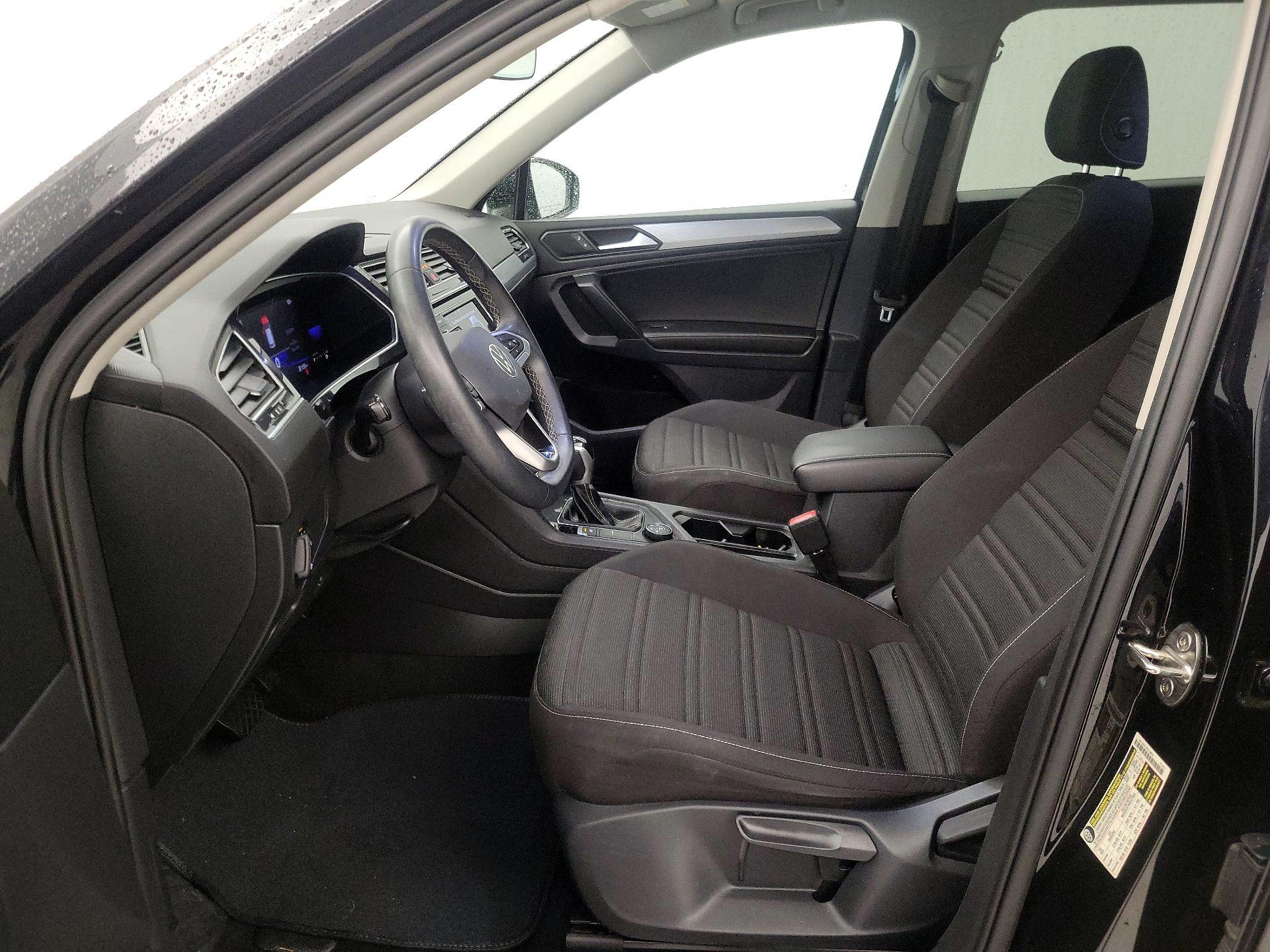 Thumbnail: 2022 Volkswagen Tiguan - 11