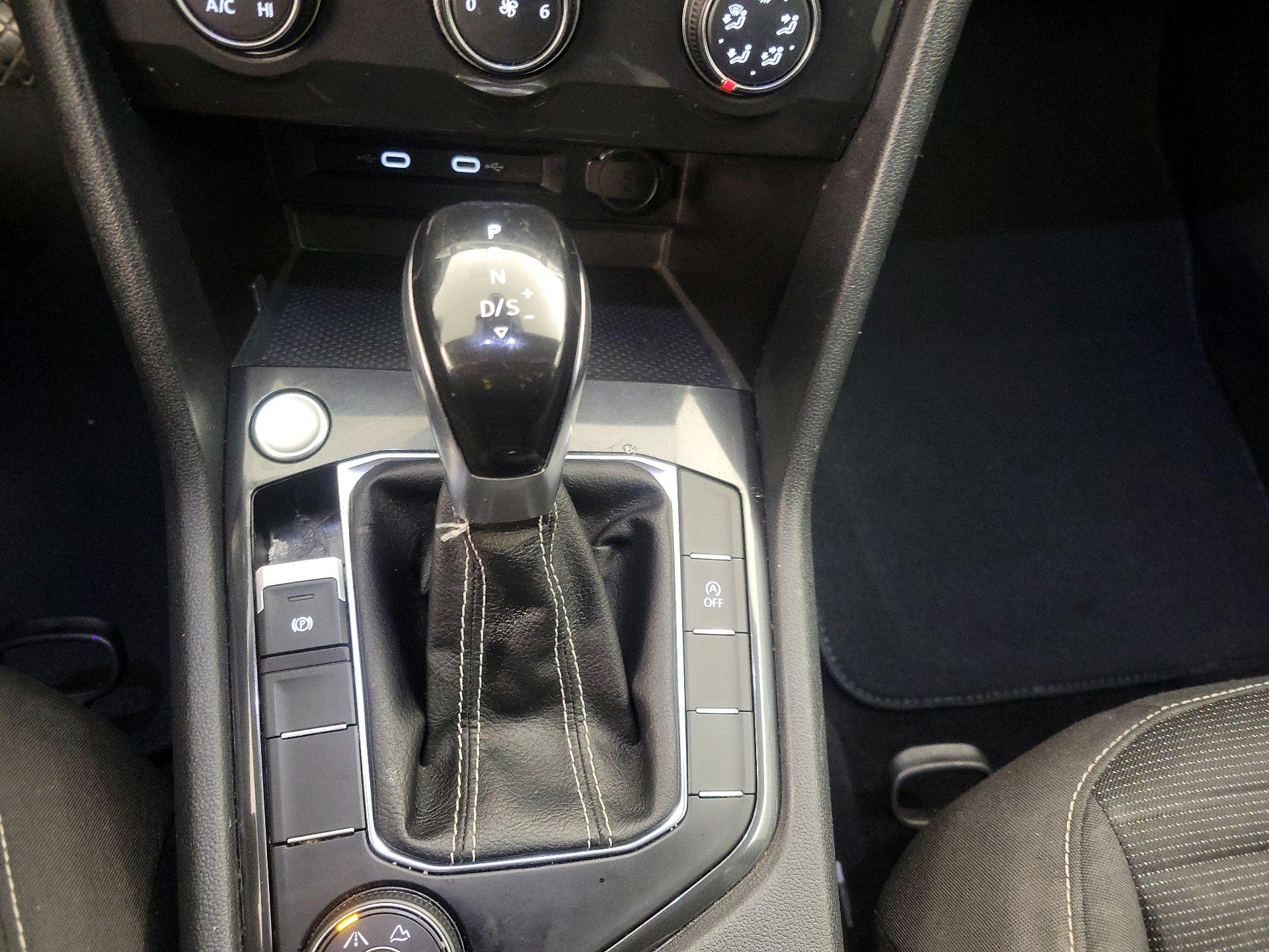 Thumbnail: 2022 Volkswagen Tiguan - 17