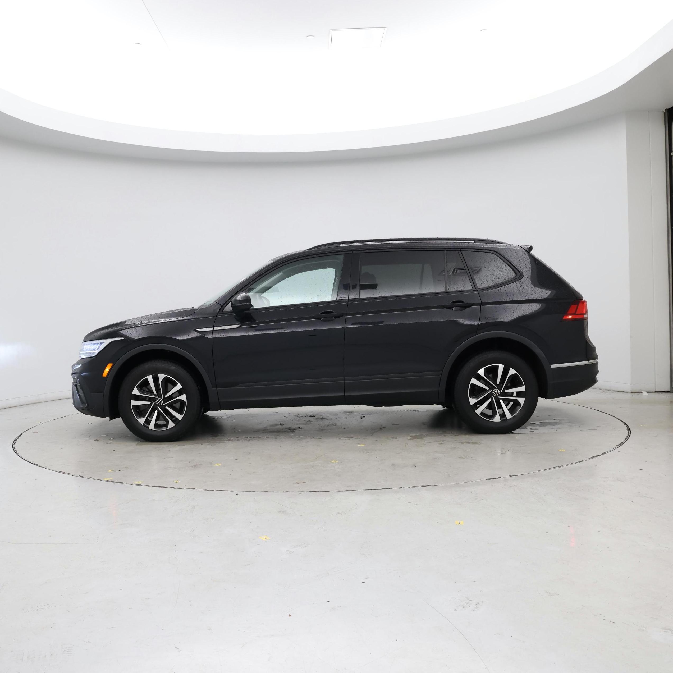 Thumbnail: 2022 Volkswagen Tiguan - 3