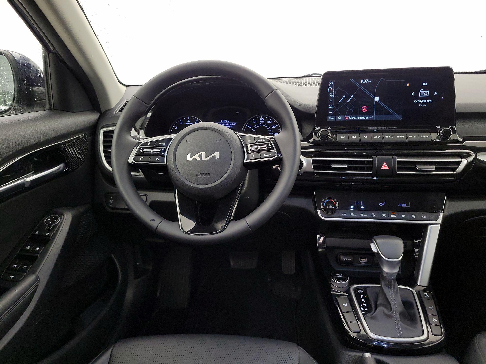 Thumbnail: 2023 Kia Seltos - 10