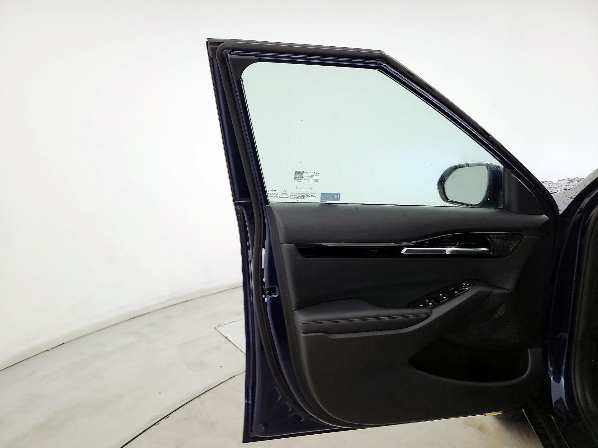 Thumbnail: 2023 Kia Seltos - 12