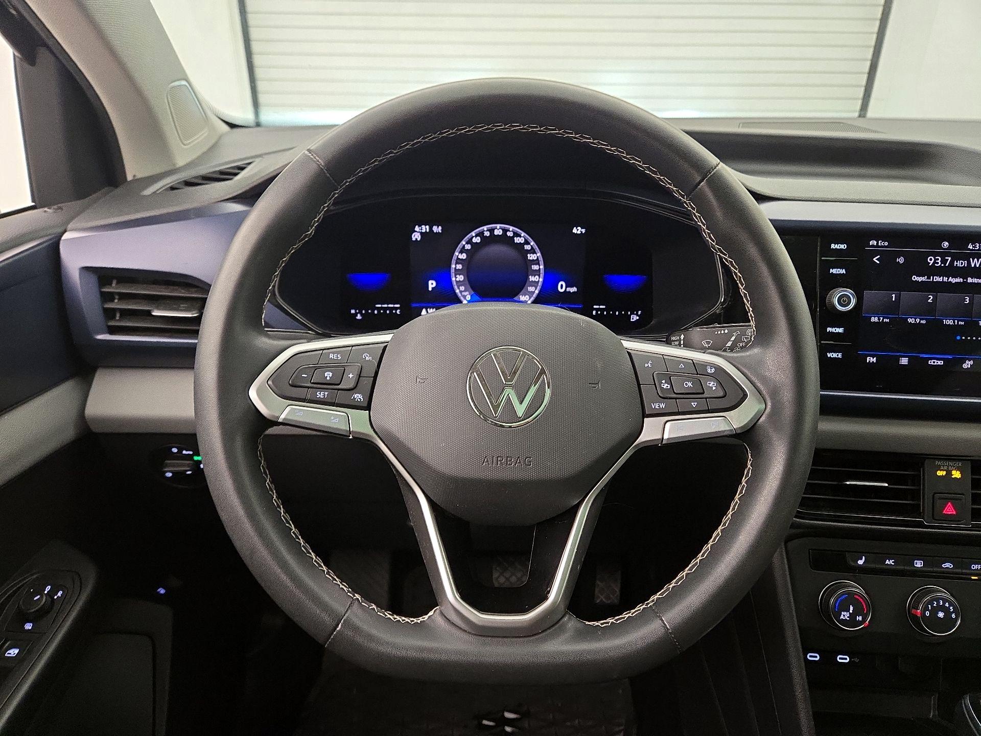 Thumbnail: 2022 Volkswagen Taos - 10