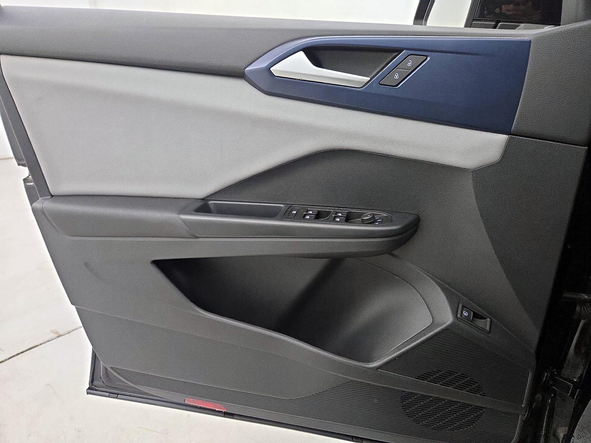 Thumbnail: 2022 Volkswagen Taos - 12