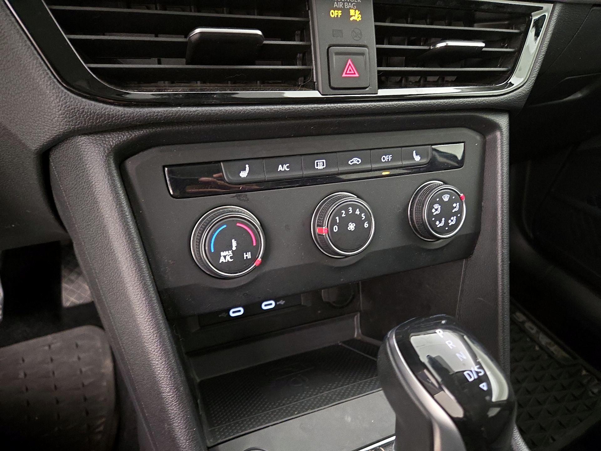 Thumbnail: 2022 Volkswagen Taos - 16