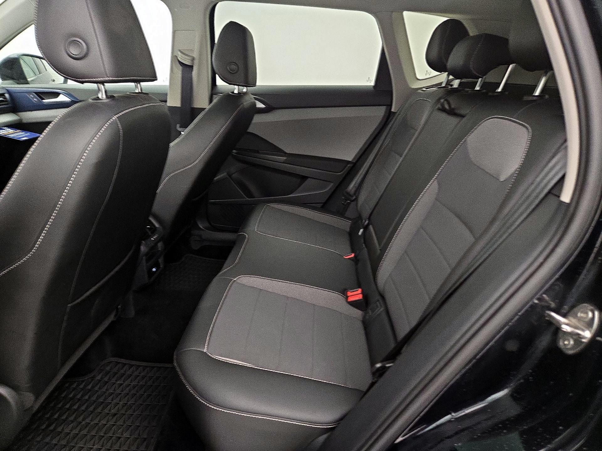 Thumbnail: 2022 Volkswagen Taos - 20