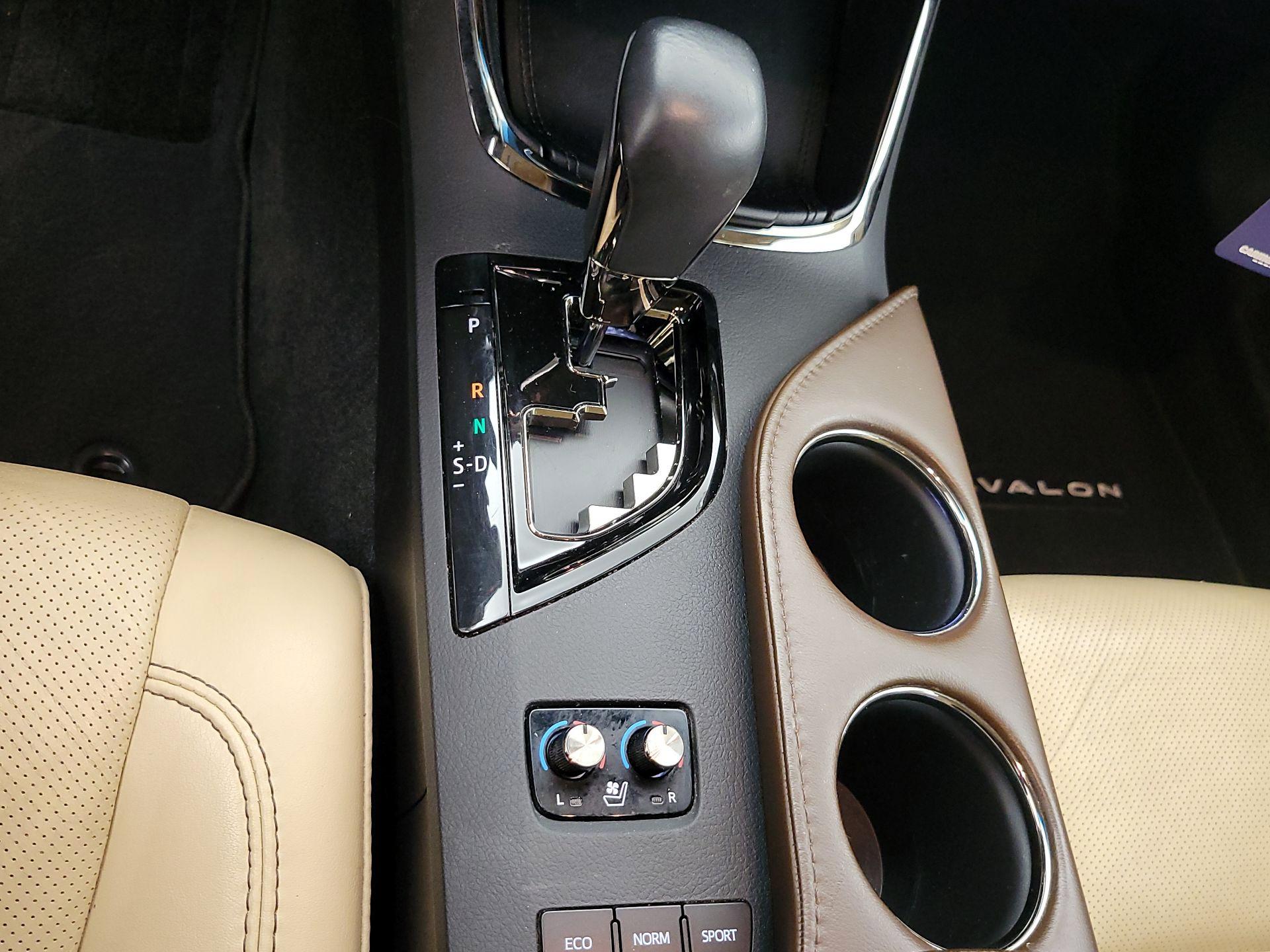 Thumbnail: 2015 Toyota Avalon - 17