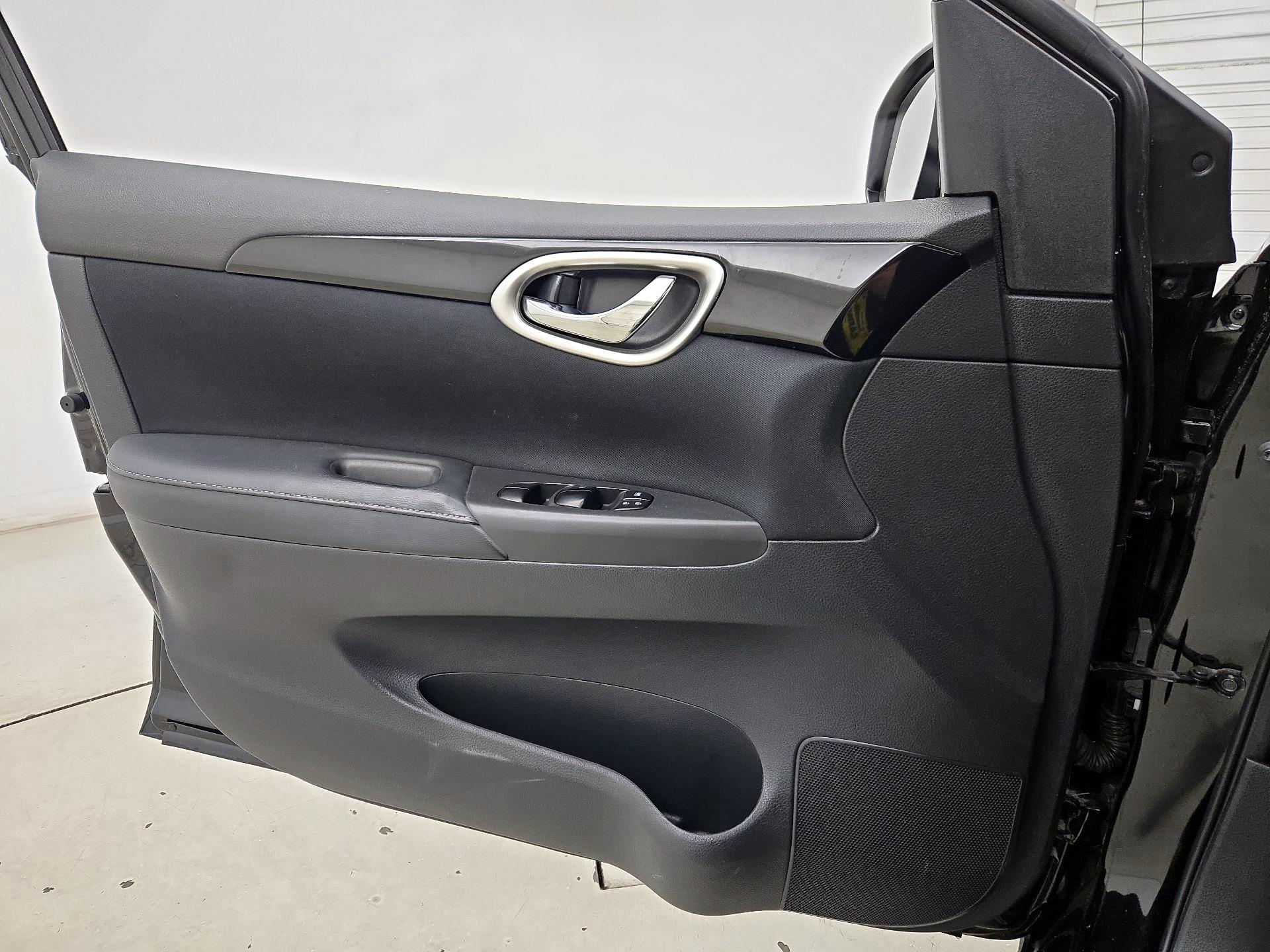 Thumbnail: 2018 Nissan Sentra - 12