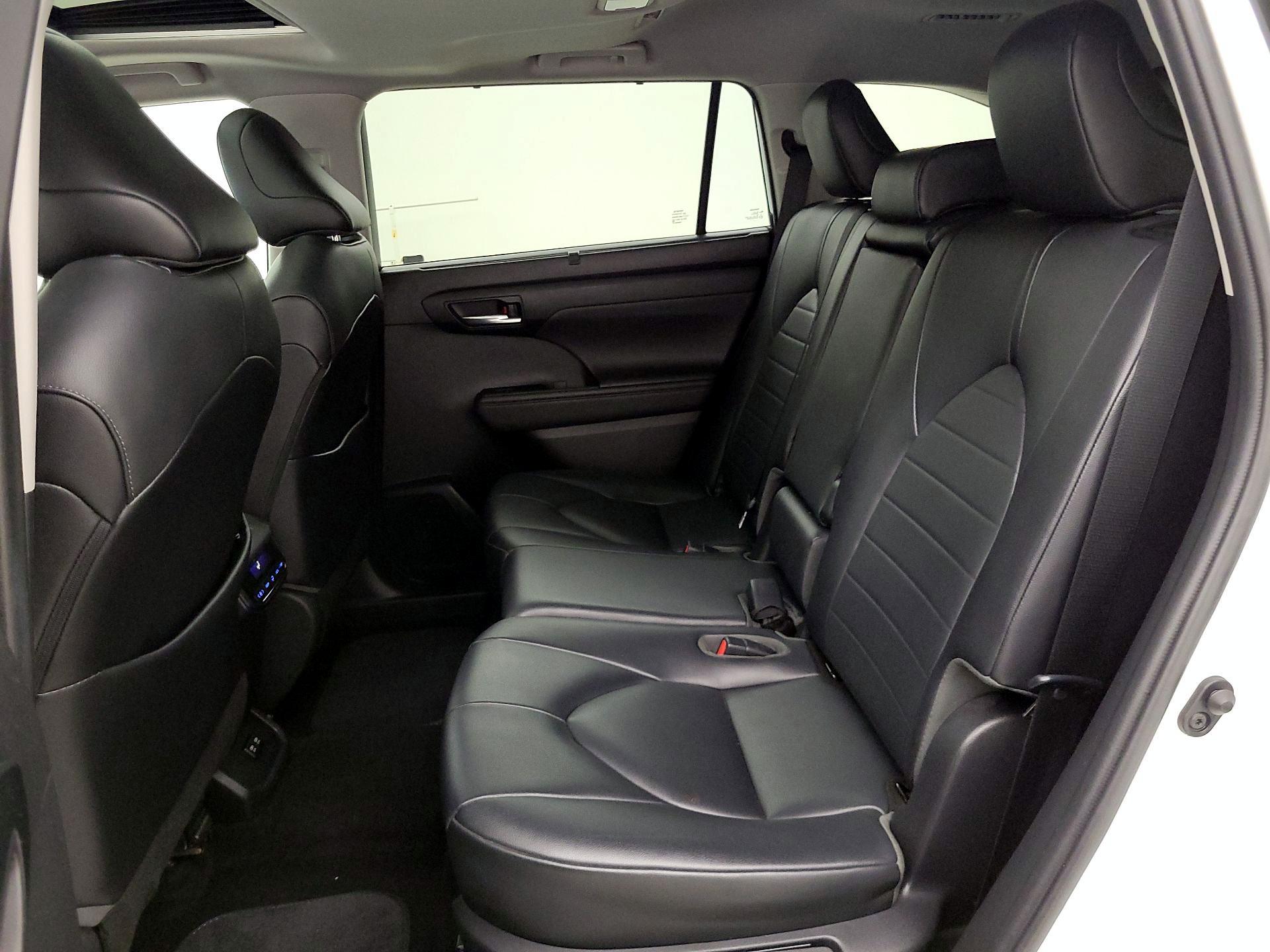 Thumbnail: 2020 Toyota Highlander - 20