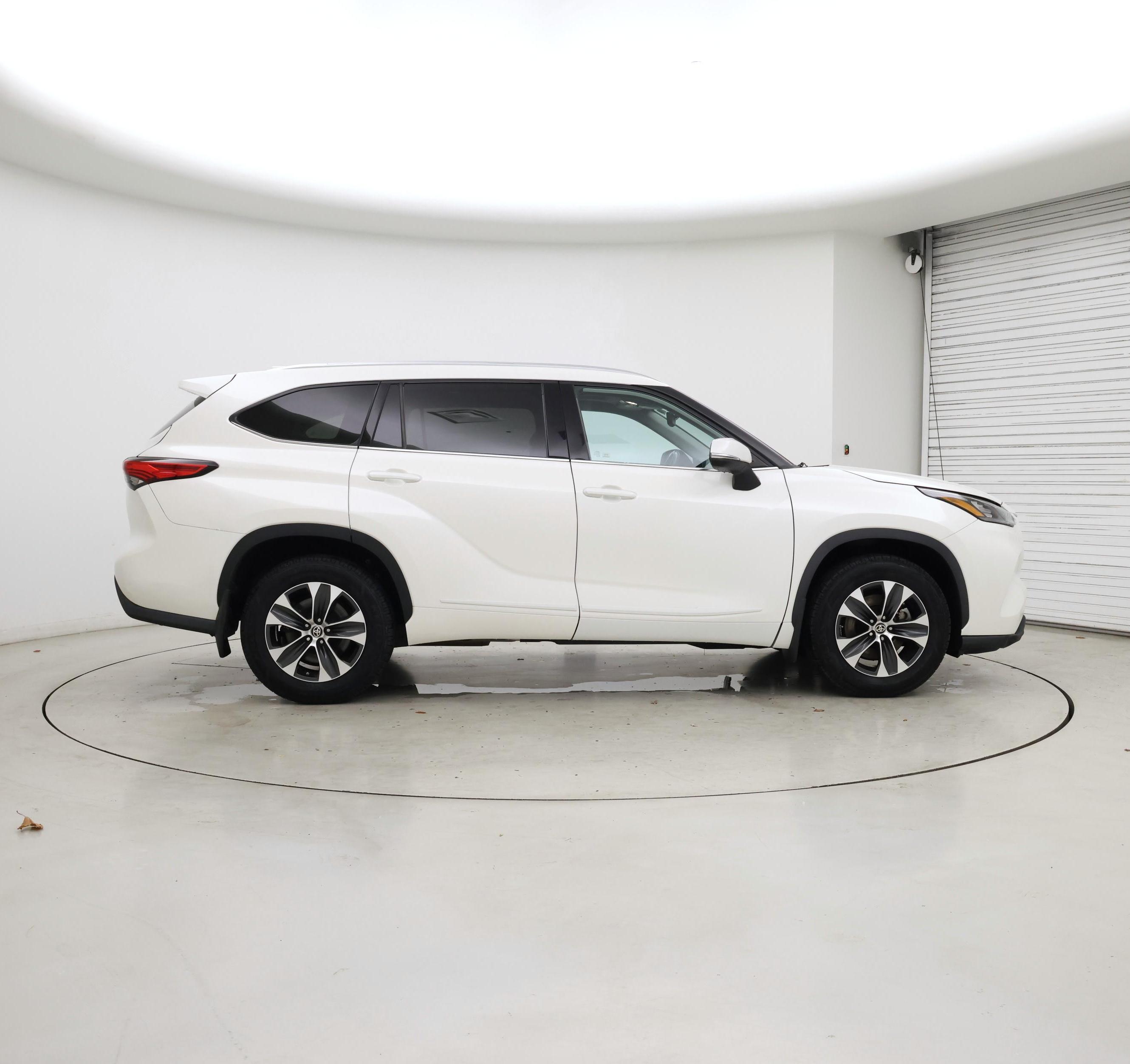 Thumbnail: 2020 Toyota Highlander - 7